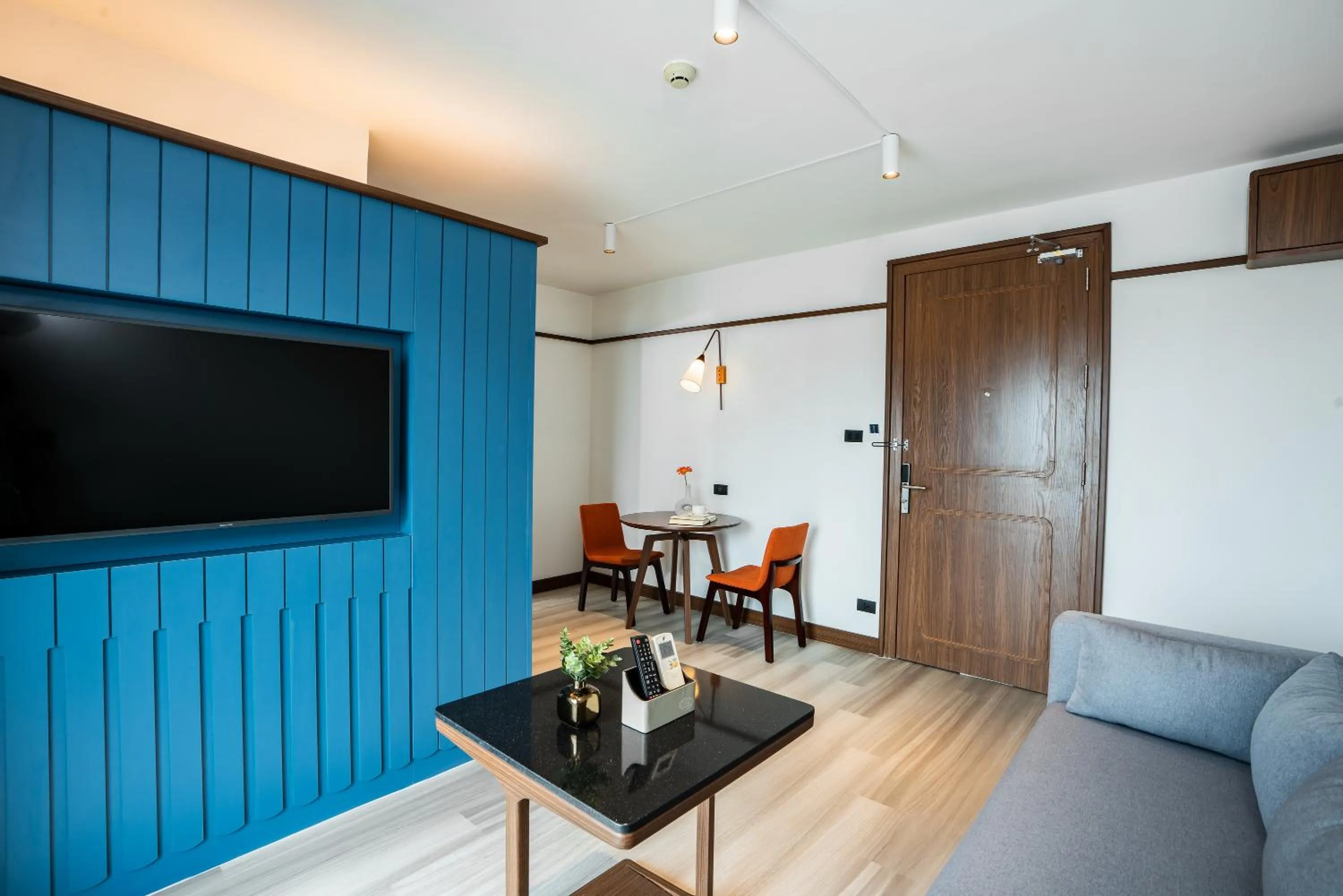 TV and multimedia in Hotel Amber Sukhumvit 85