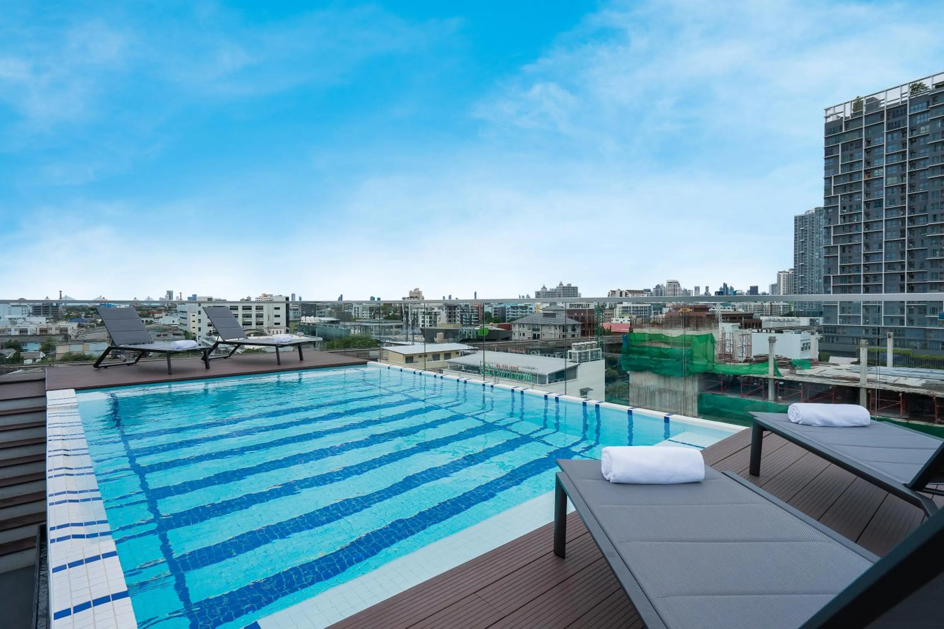 Swimming pool in Hotel Amber Sukhumvit 85