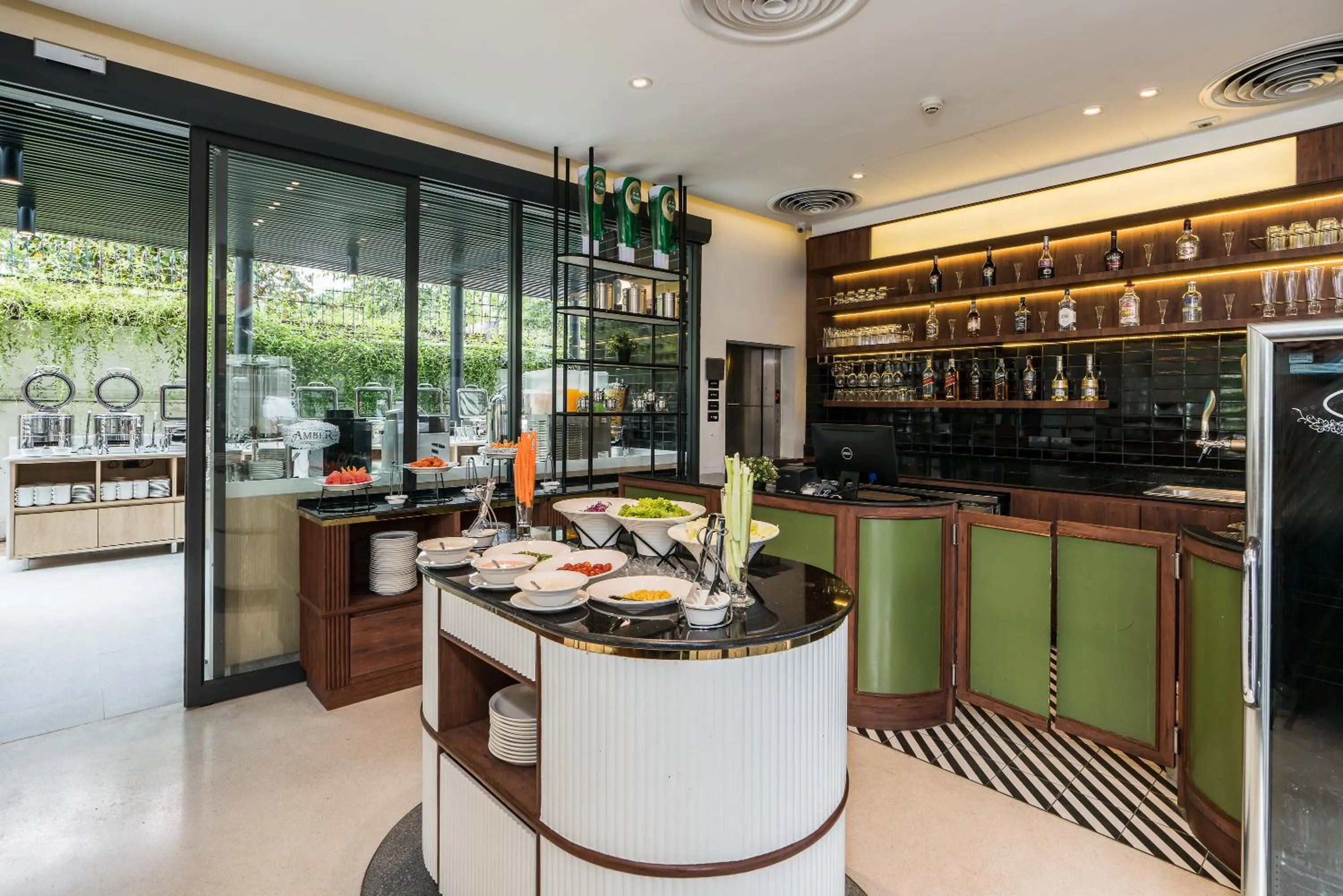 Restaurant/places to eat in Hotel Amber Sukhumvit 85