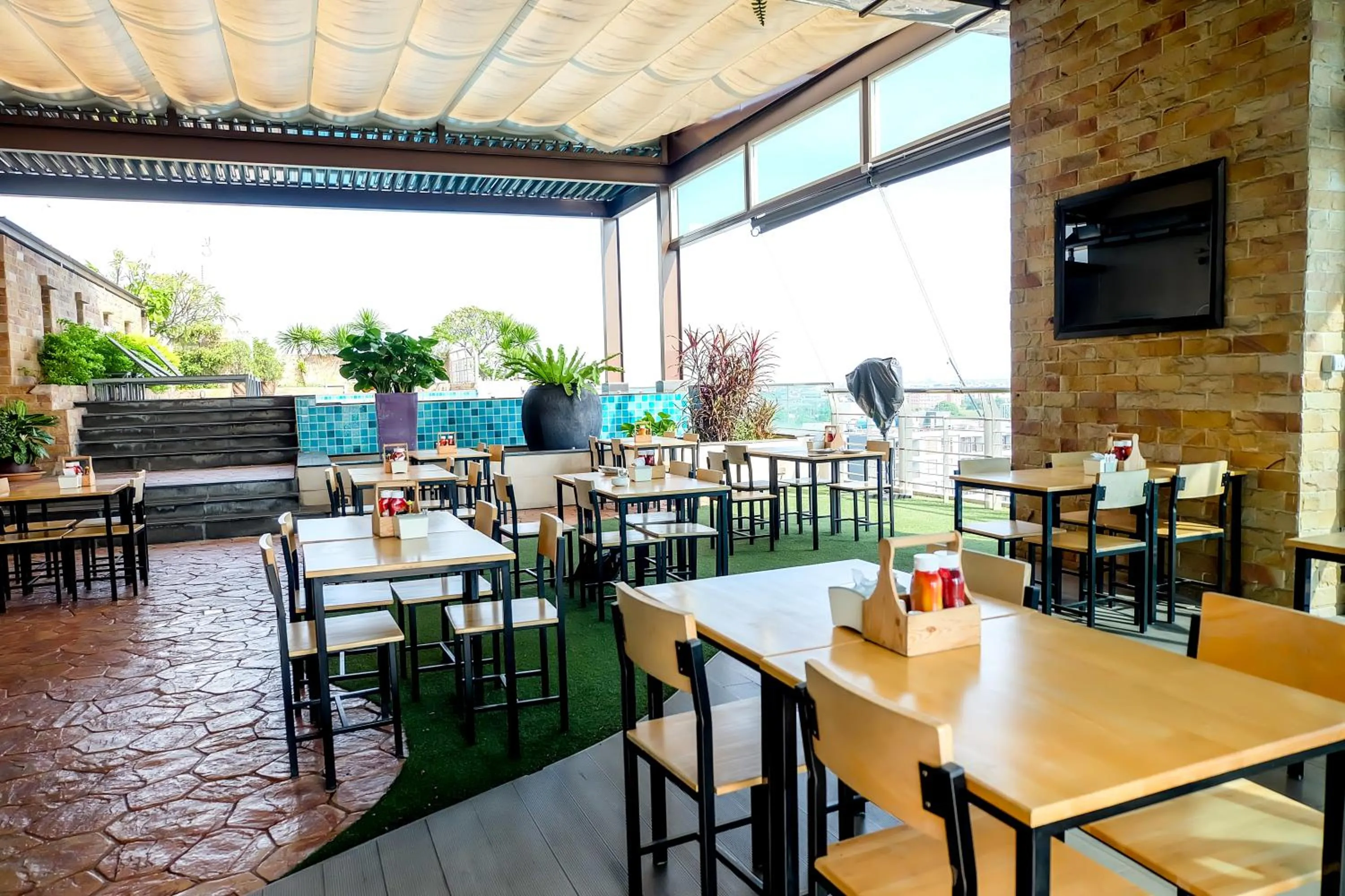 Restaurant/places to eat in Park Village Rama II