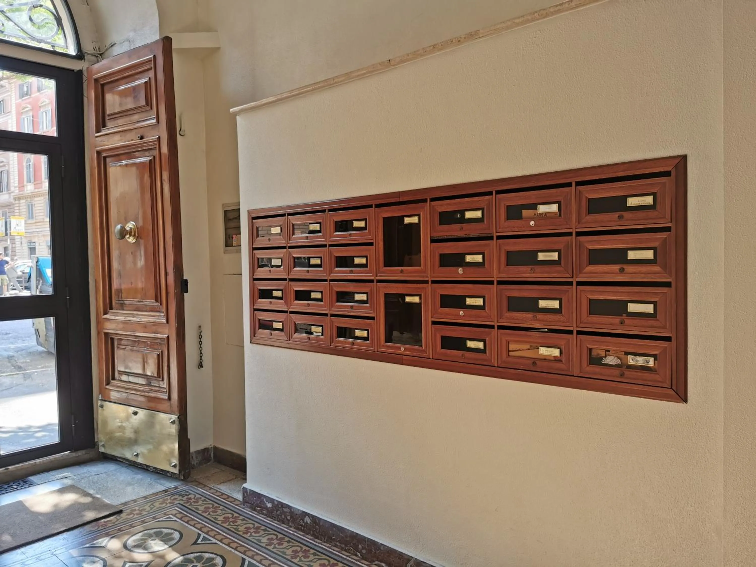 Facade/entrance in 109 SUITES ROMA