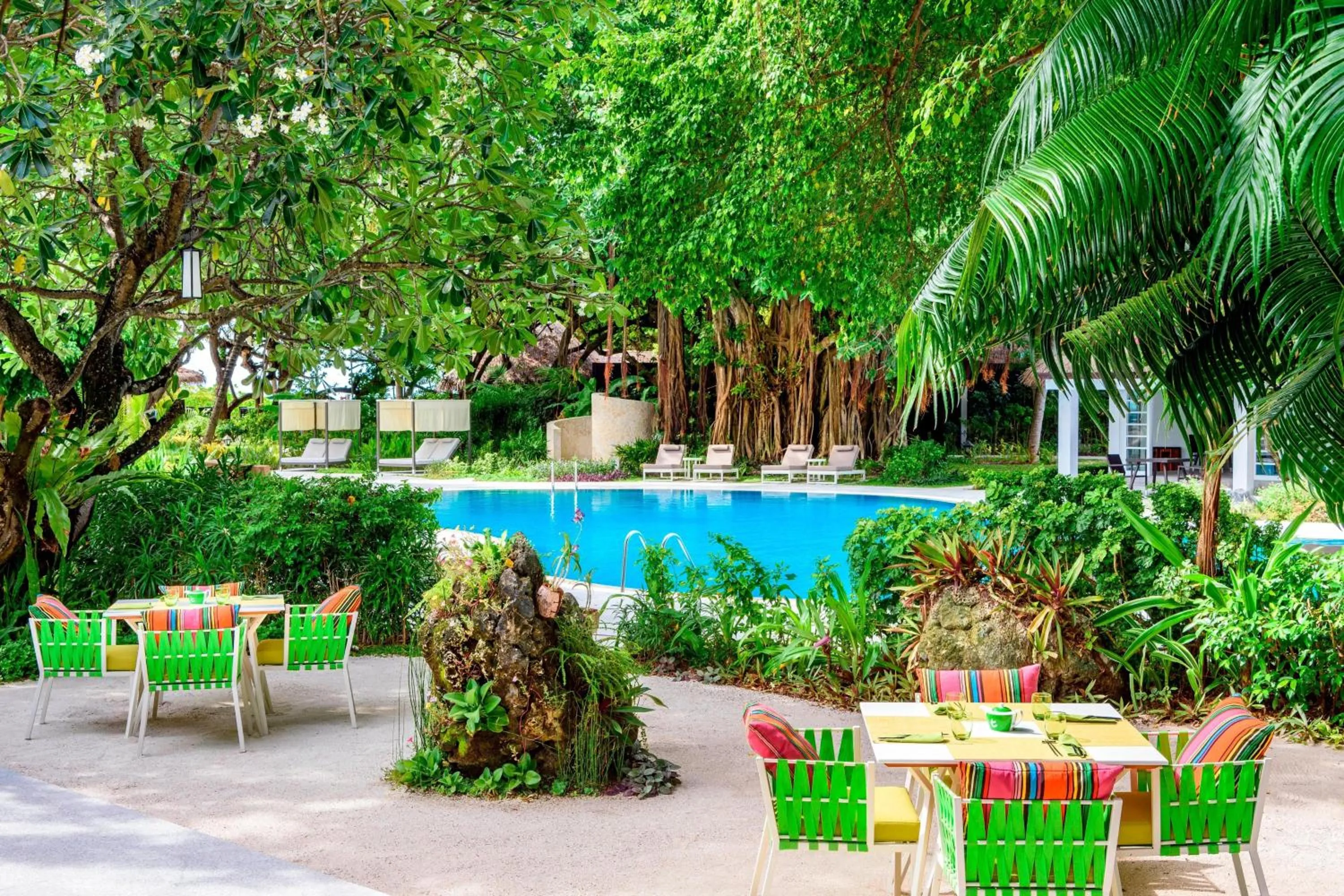 Area and facilities in Sheraton Maldives Full Moon Resort & Spa