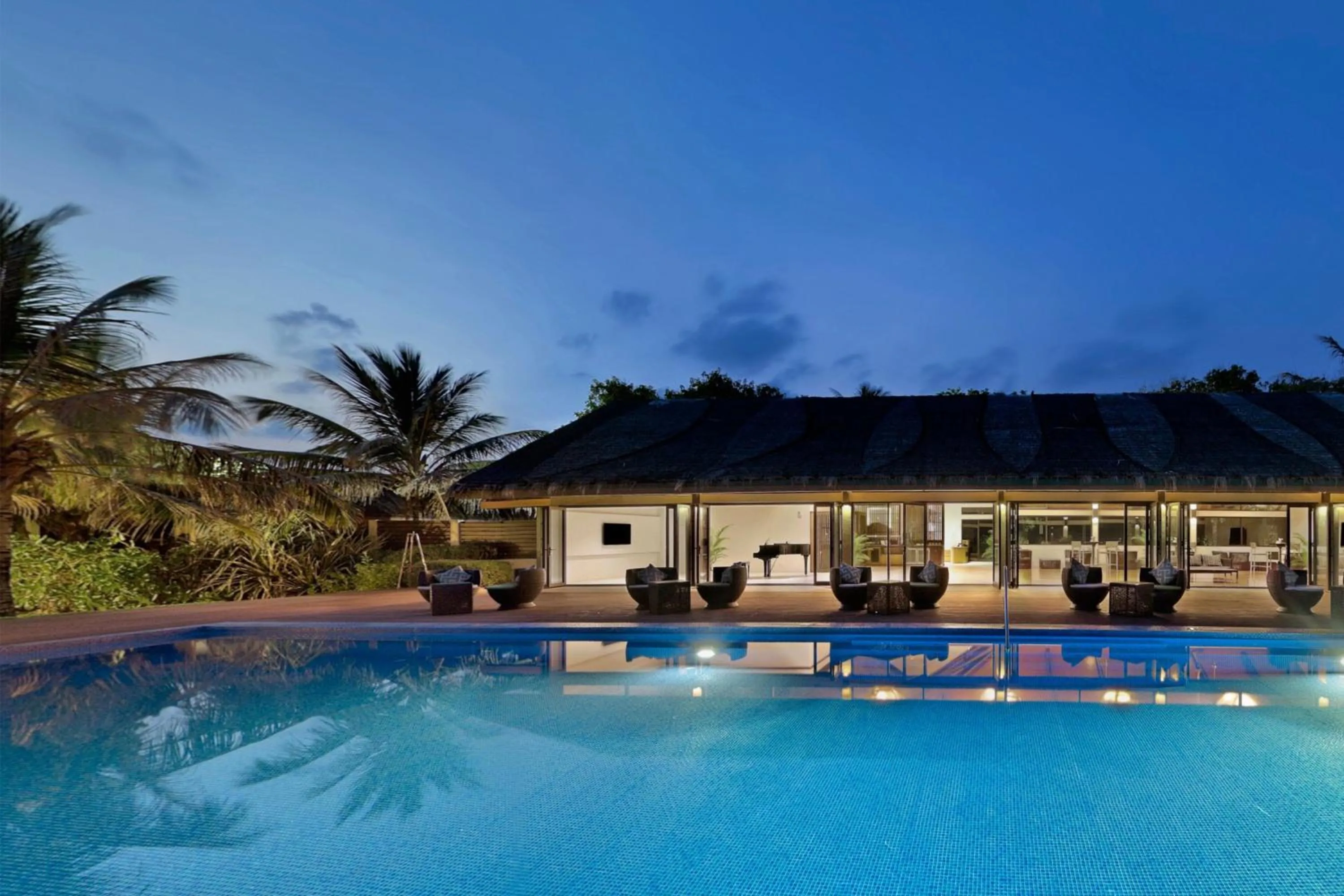 Area and facilities in Sheraton Maldives Full Moon Resort & Spa