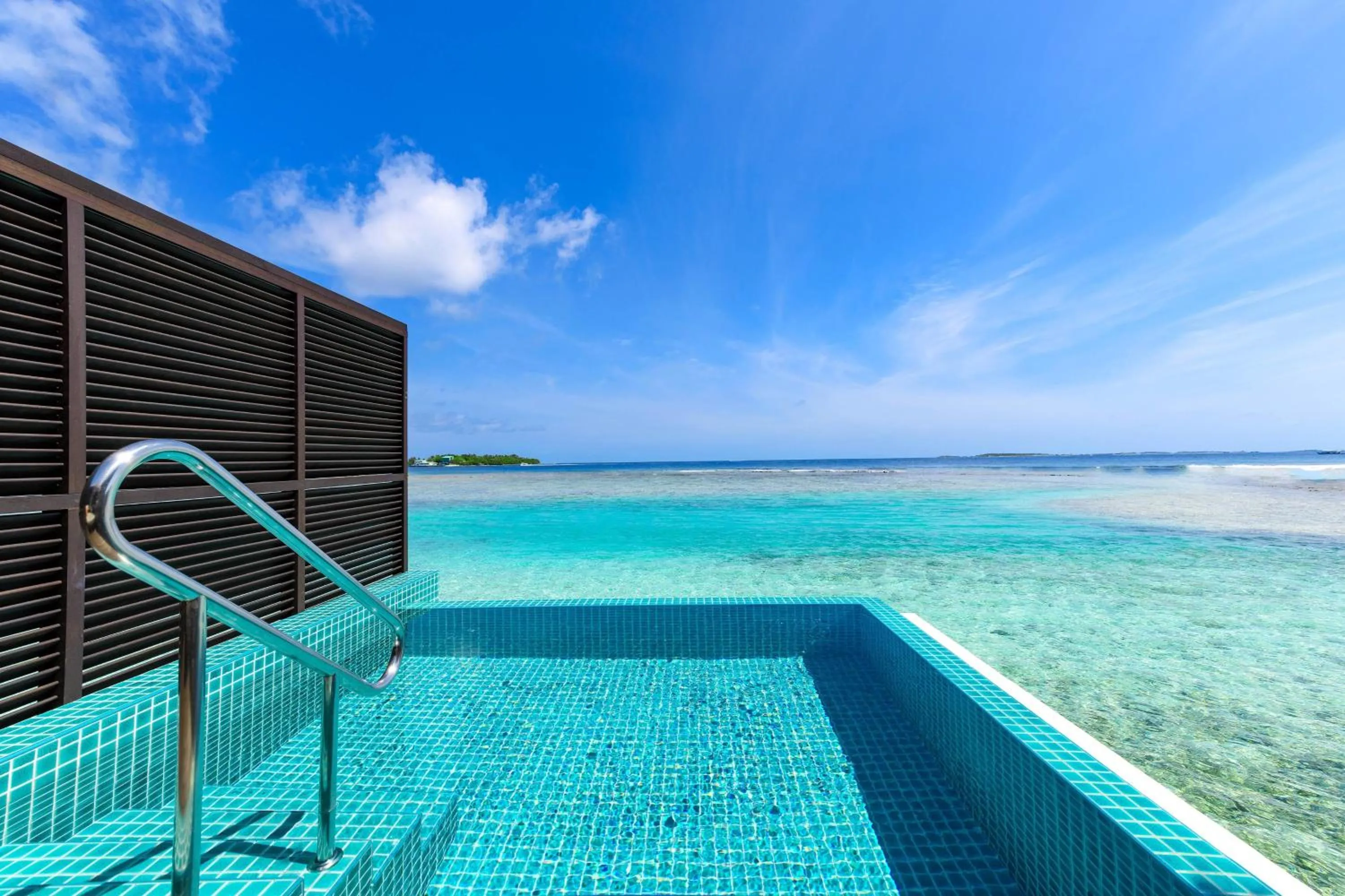 Swimming pool in Sheraton Maldives Full Moon Resort & Spa