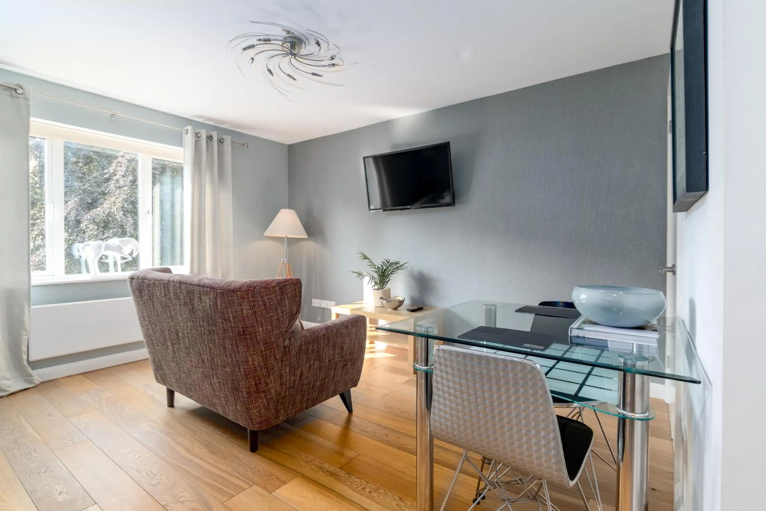 TV and multimedia in Alison Court - Urban Apartments