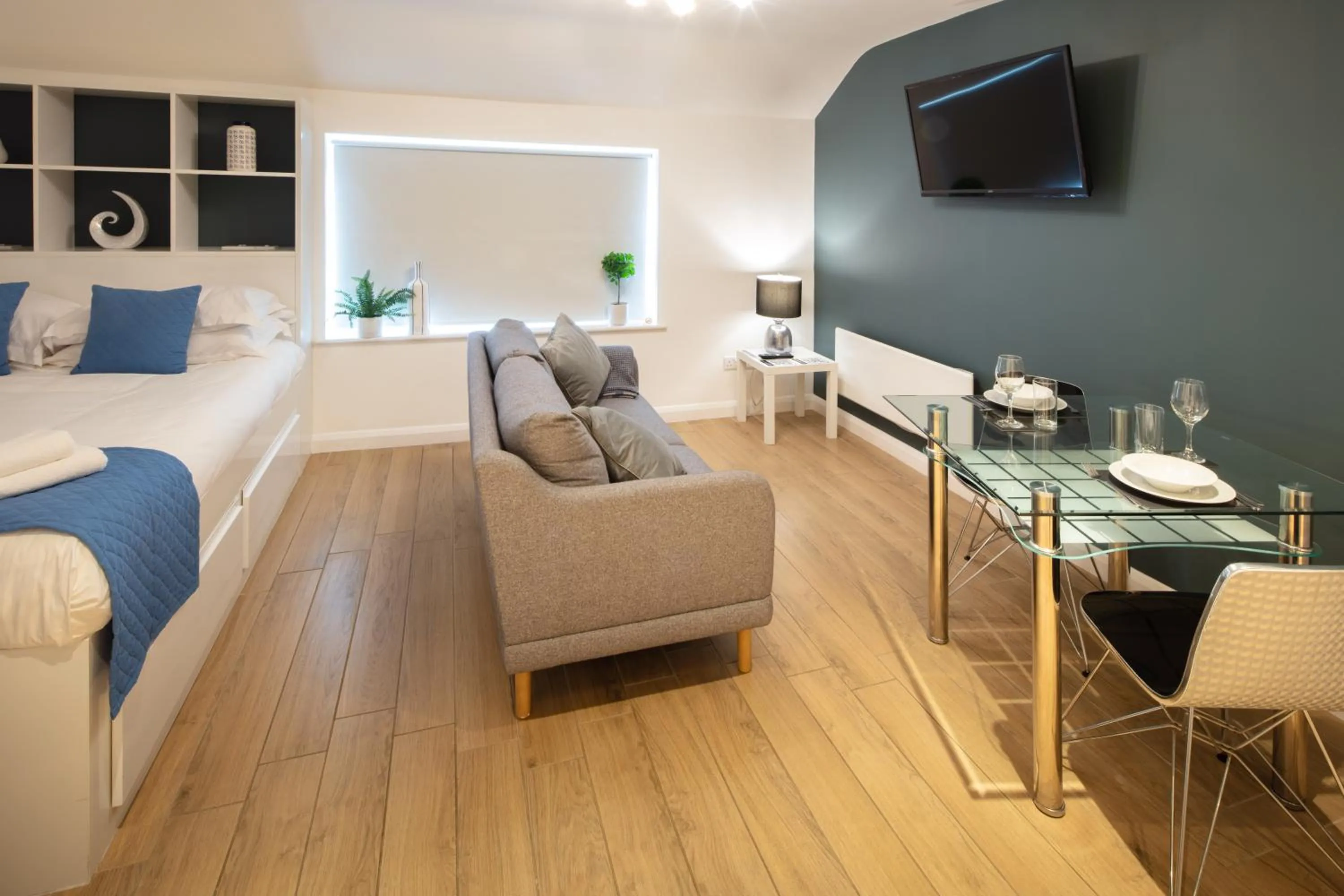 Photo of the whole room, Bed in Alison Court - Urban Apartments