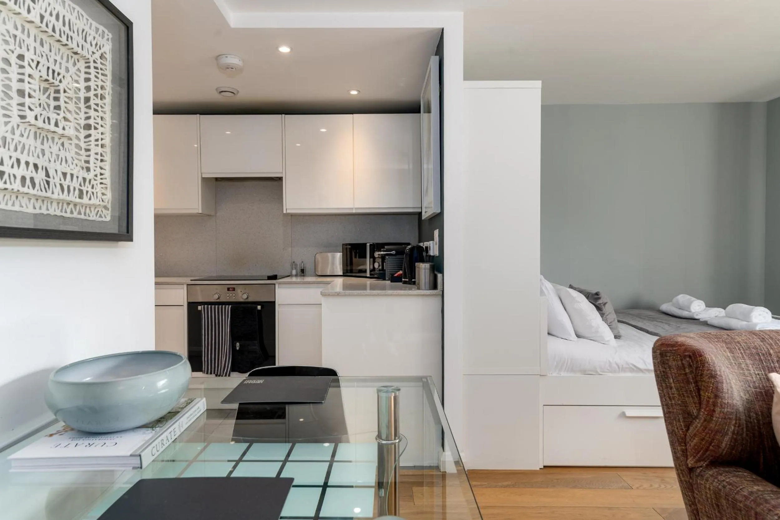 Kitchen or kitchenette in Alison Court - Urban Apartments