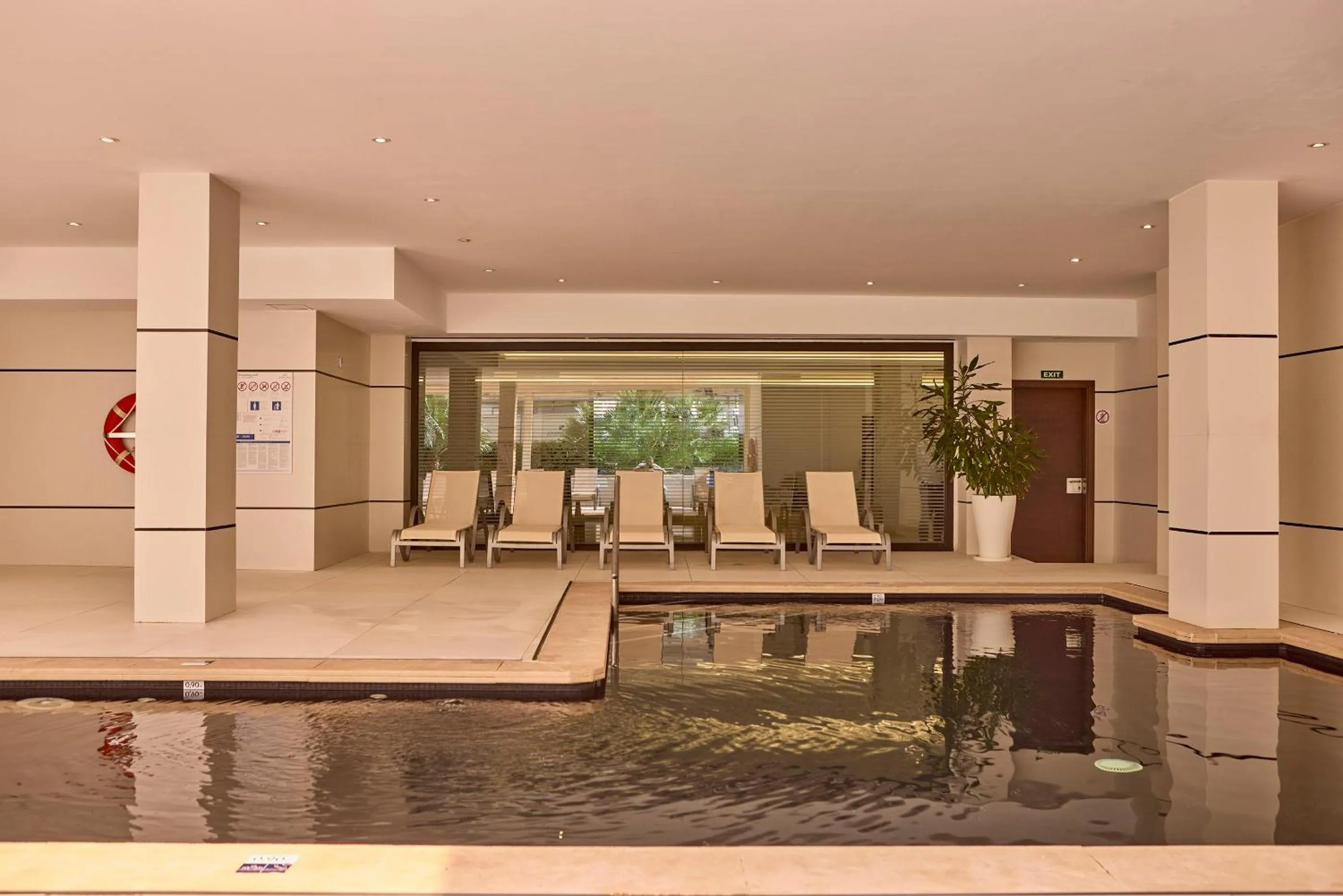 Swimming pool in Zafiro Rey Don Jaime