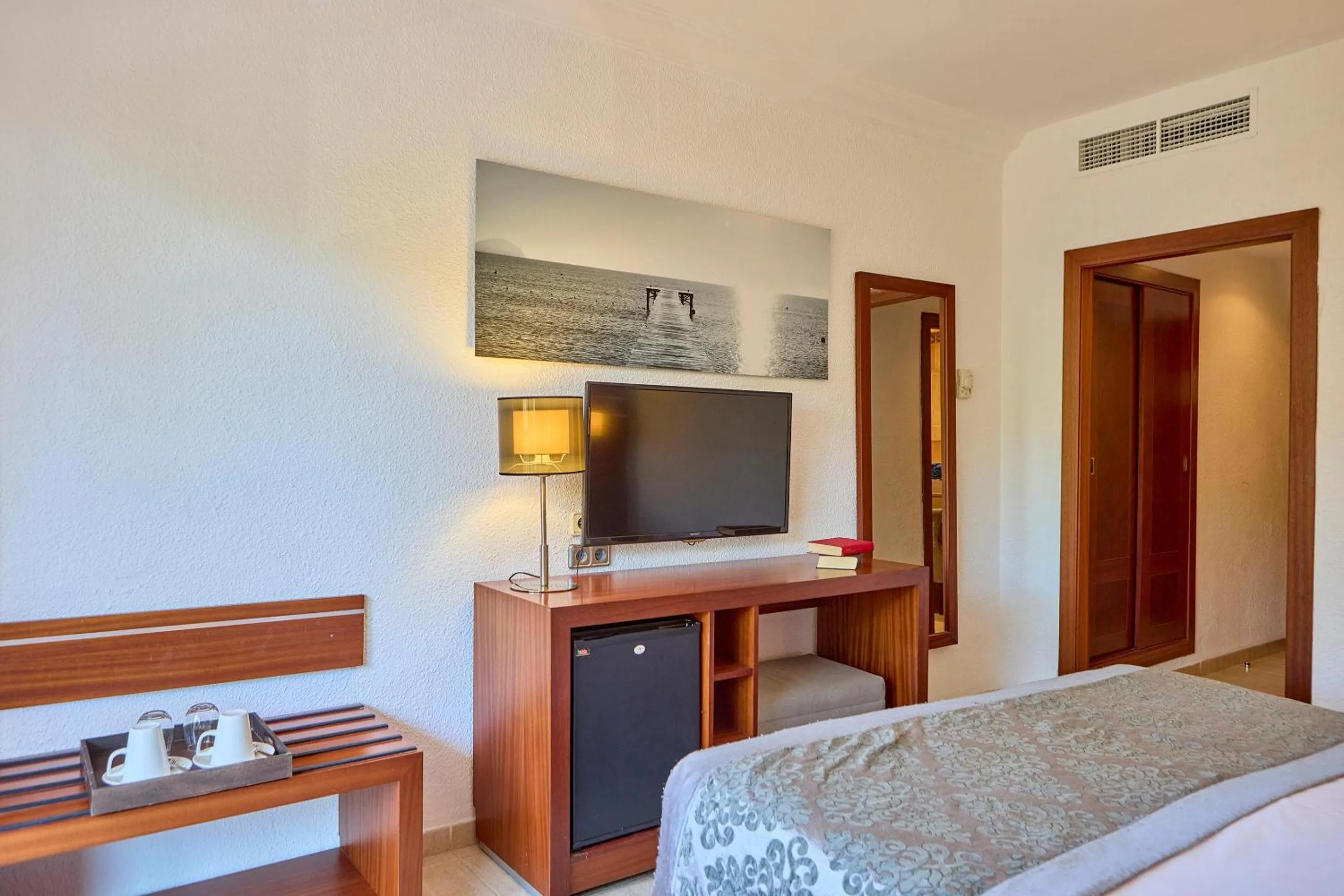 Photo of the whole room, Bed in Zafiro Rey Don Jaime