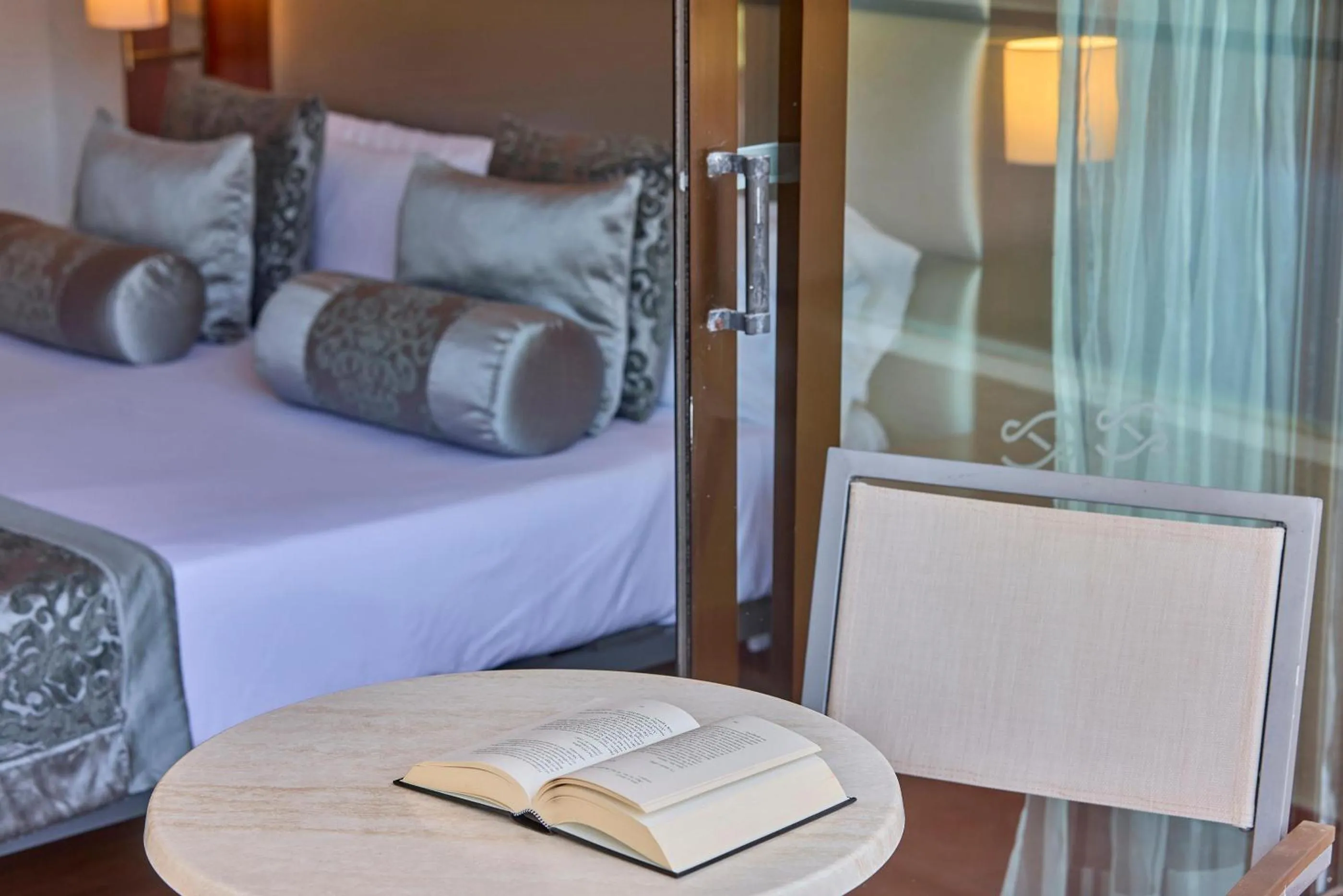 Photo of the whole room, Bed in Zafiro Rey Don Jaime