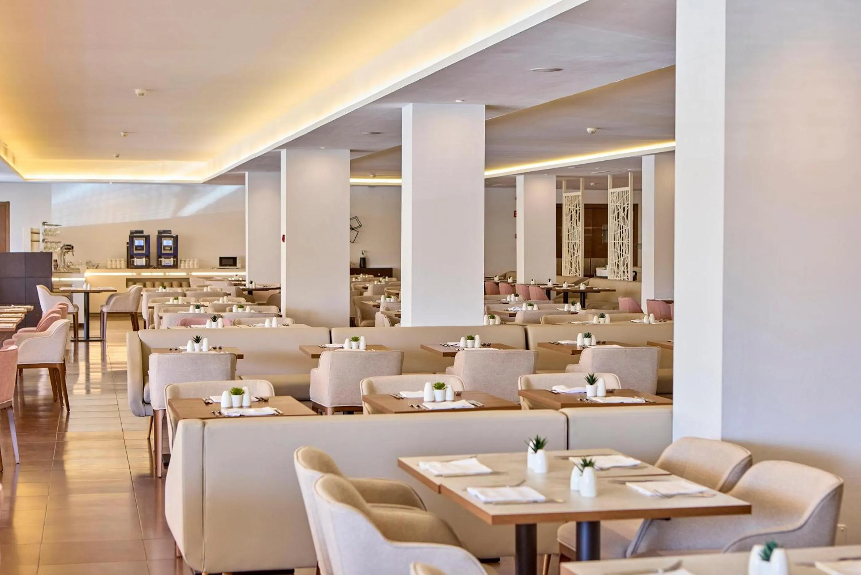 Restaurant/places to eat in Zafiro Rey Don Jaime