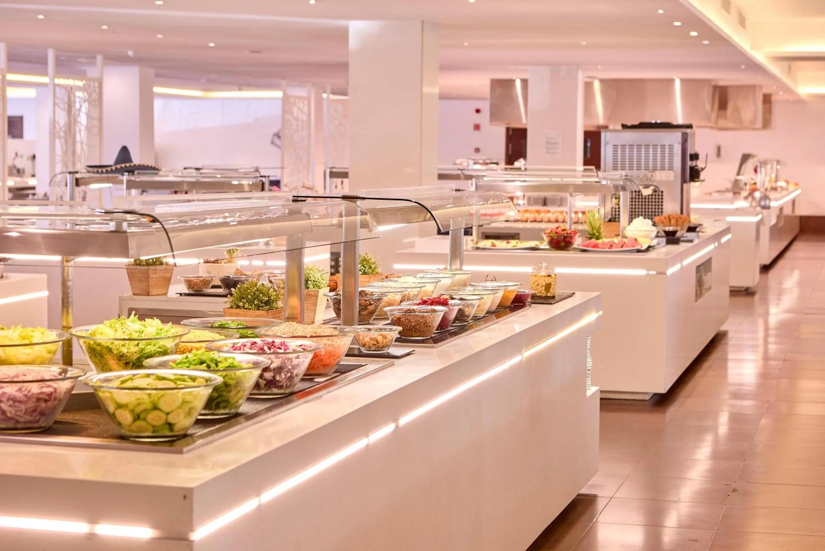 Restaurant/places to eat in Zafiro Rey Don Jaime