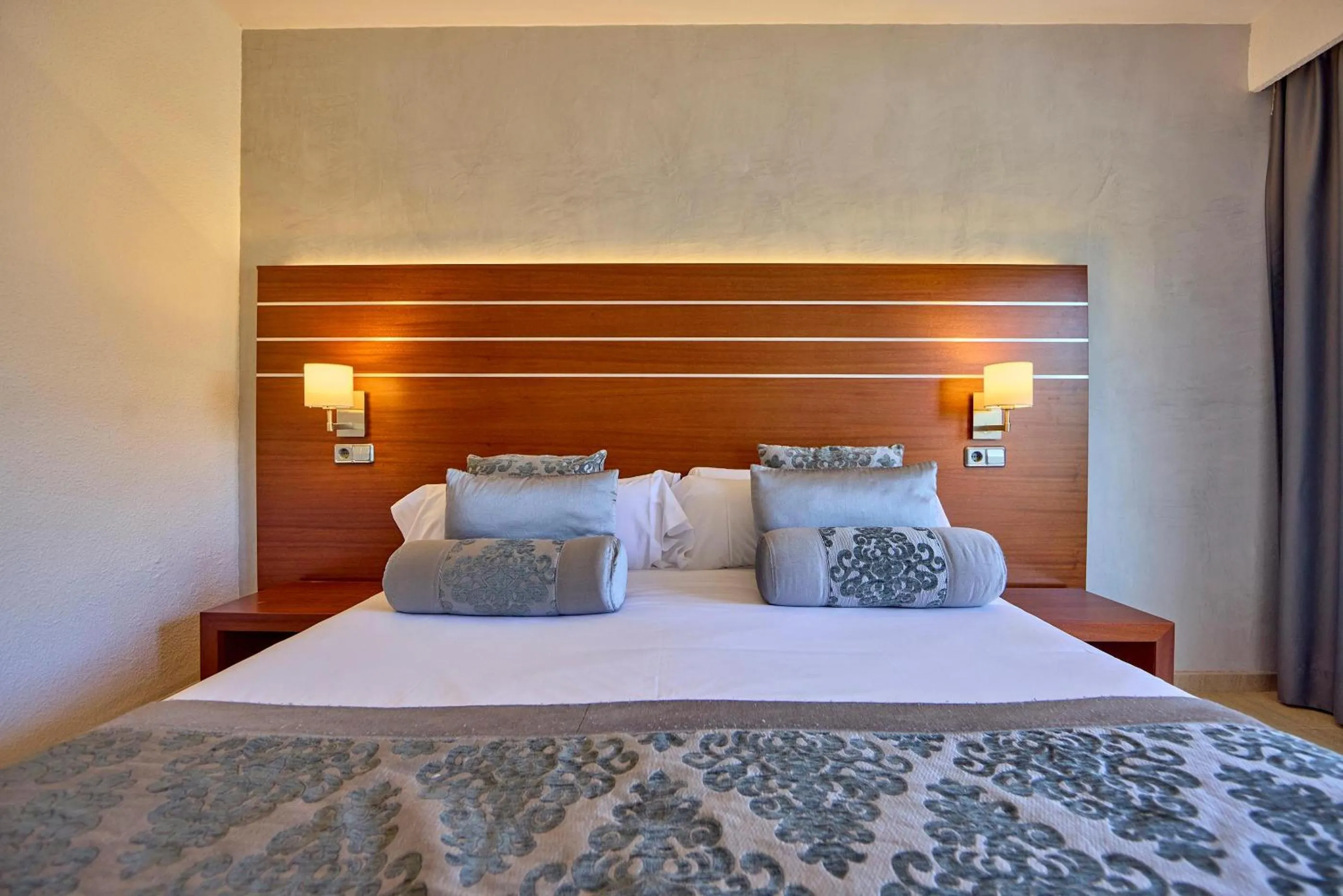 Photo of the whole room, Bed in Zafiro Rey Don Jaime