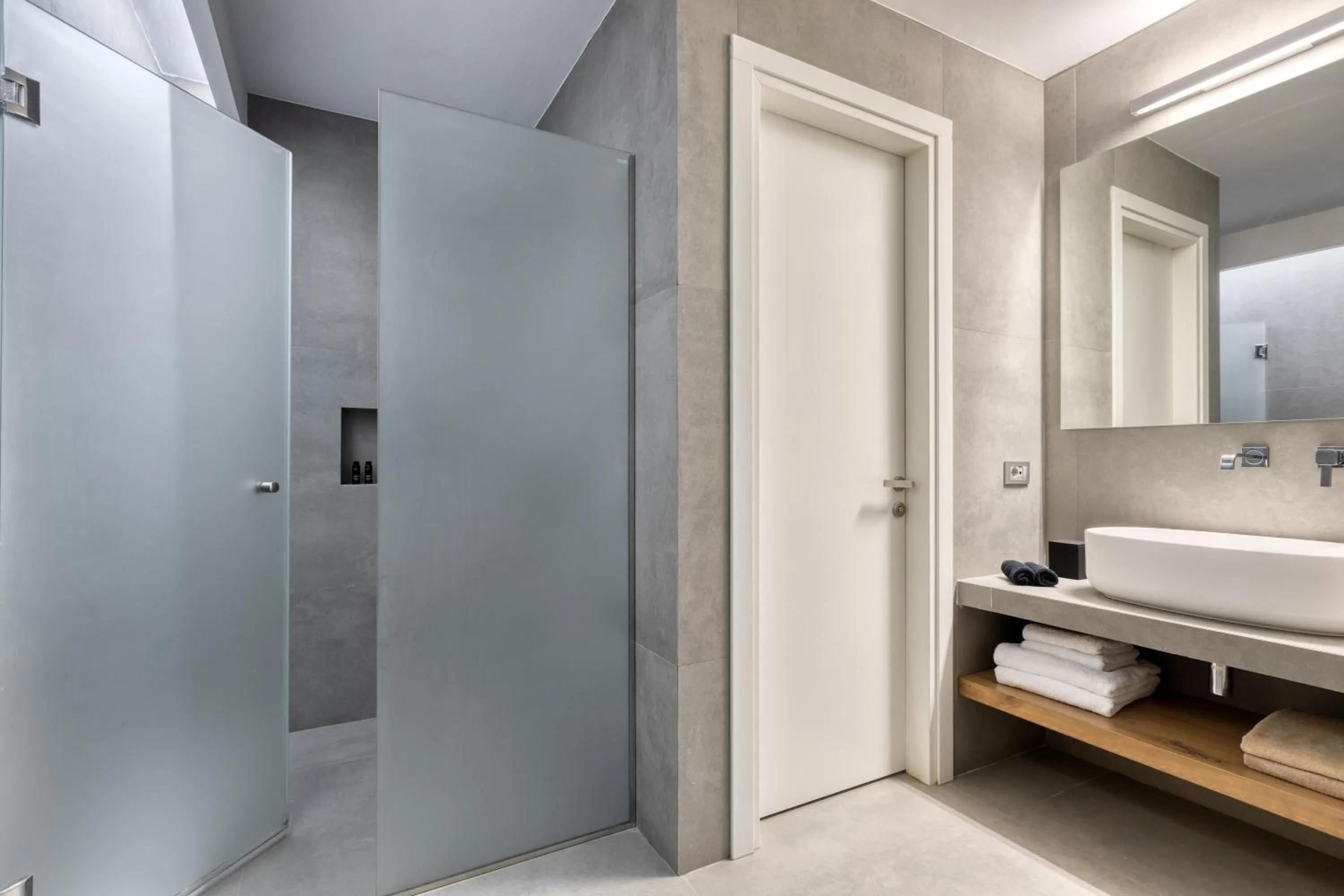 Bathroom in Elia Mykonos Resort