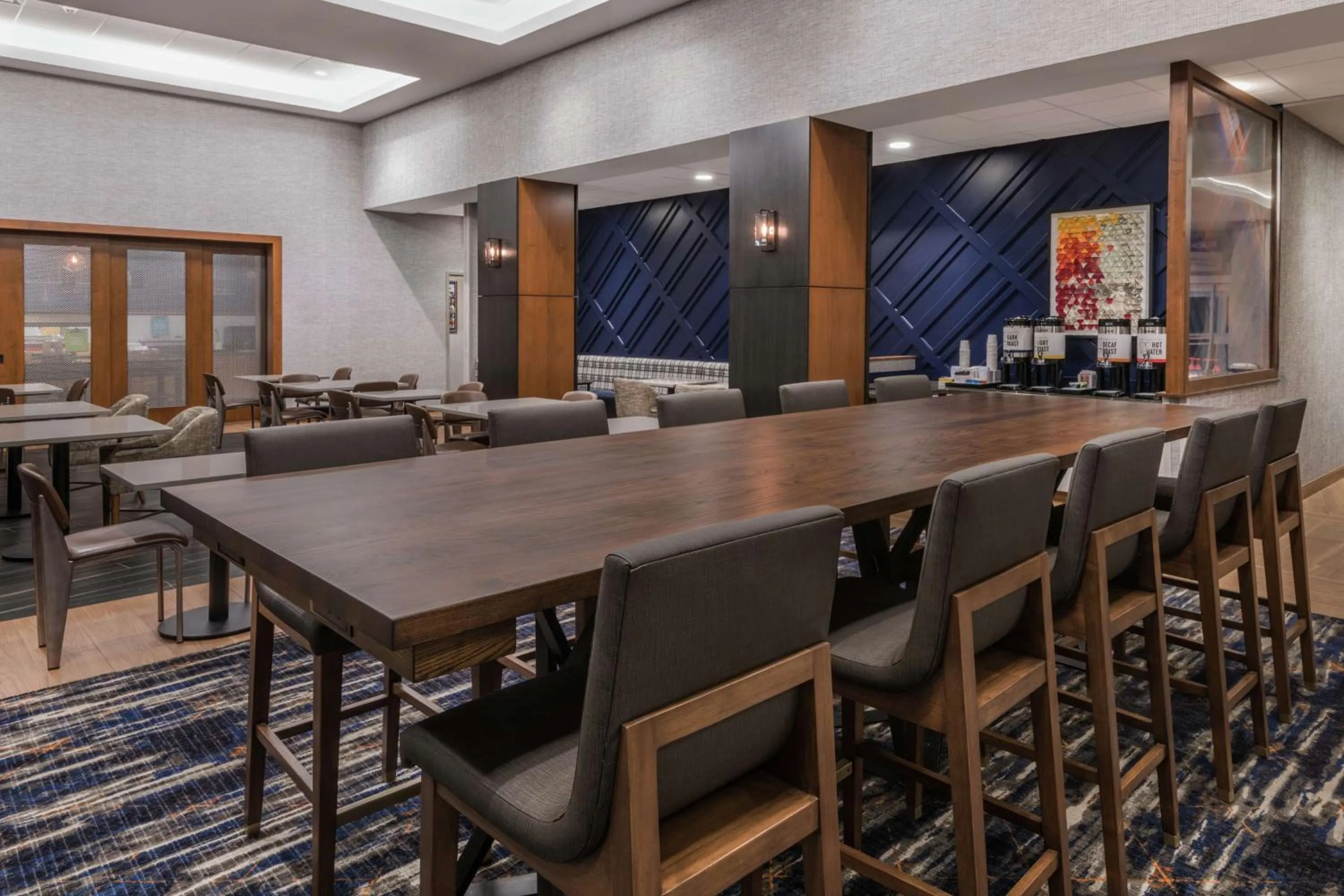 Breakfast in Hampton Inn & Suites Fort Wayne Downtown