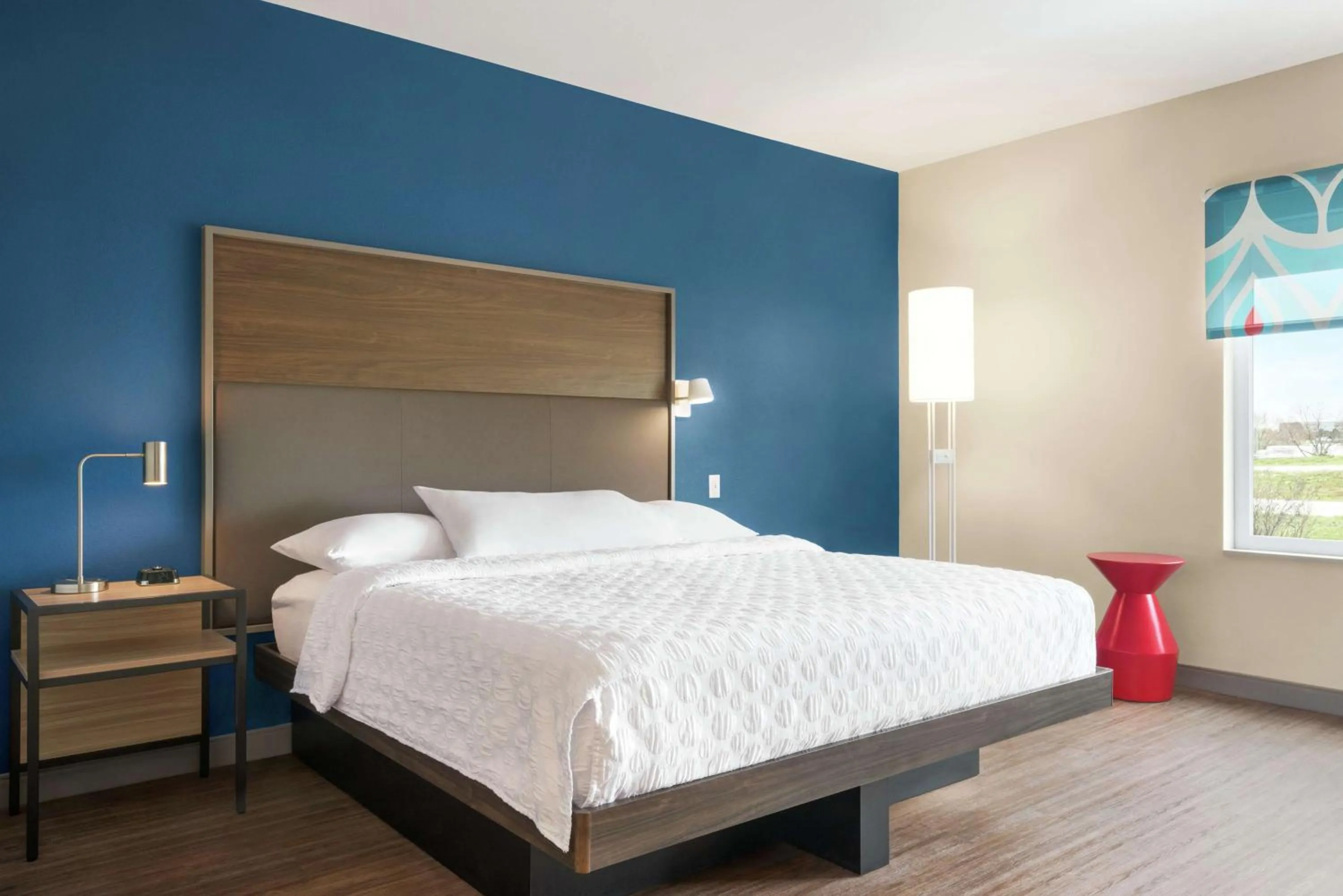 Bed in Tru By Hilton Milwaukee Brookfield