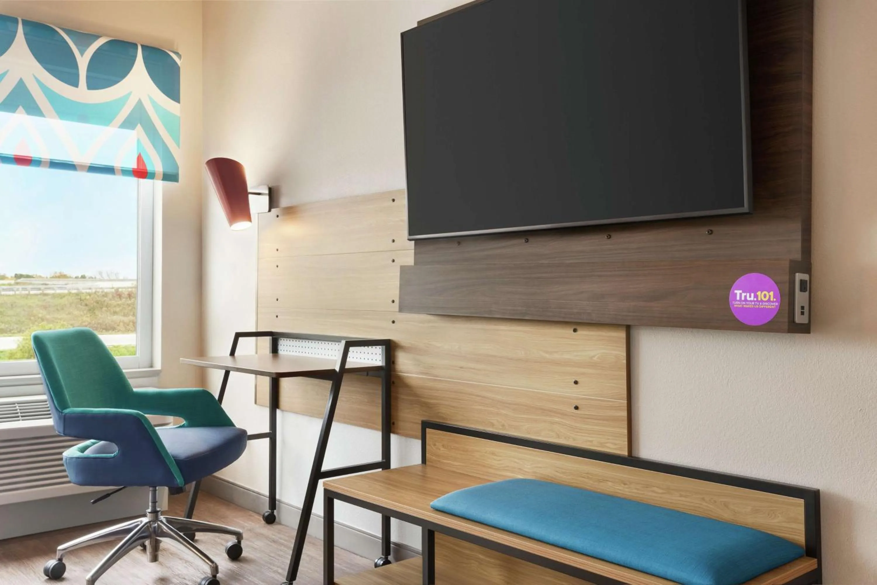 Bedroom in Tru By Hilton Milwaukee Brookfield