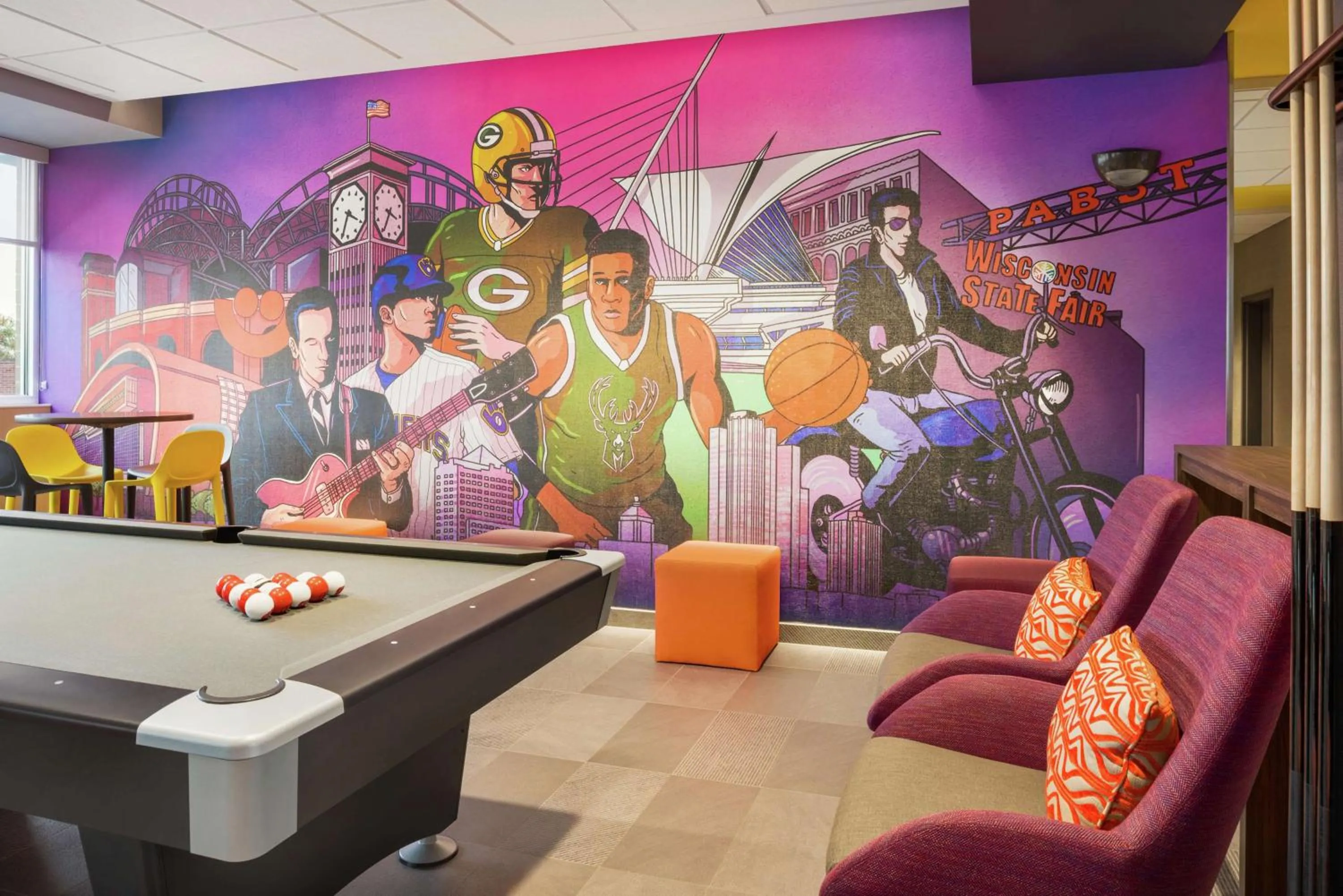 Lobby or reception in Tru By Hilton Milwaukee Brookfield