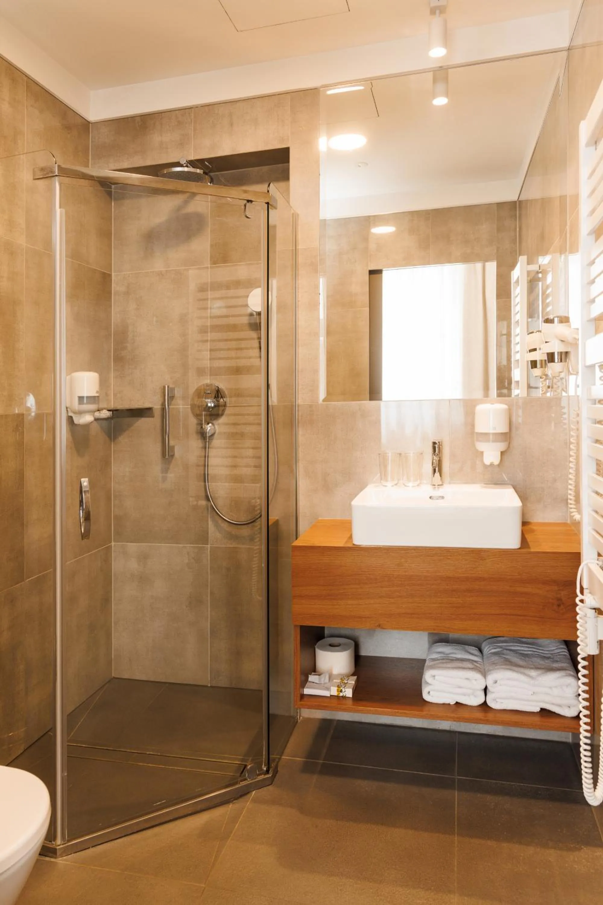 Shower in Jakubowy Hotel