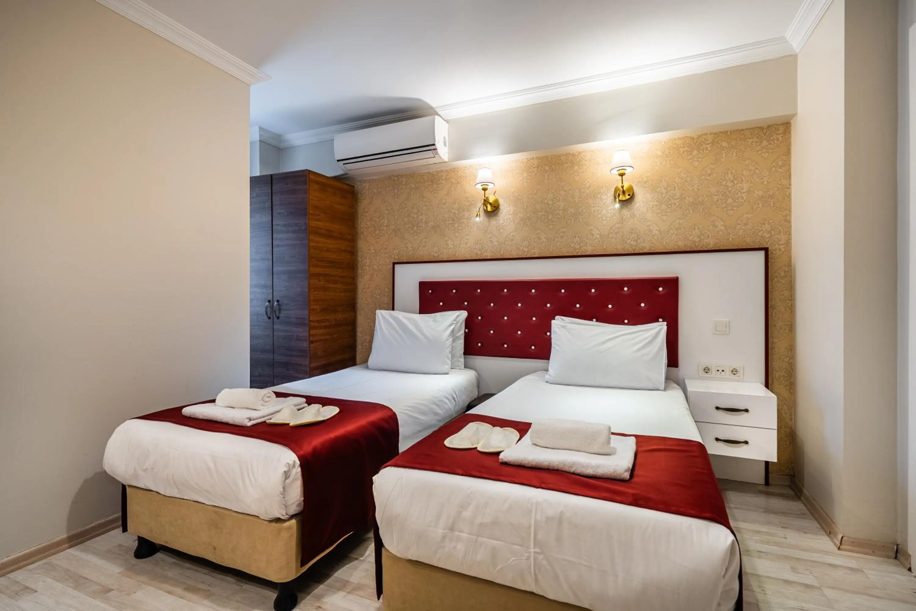 Bed in Cihangir Palace Hotel