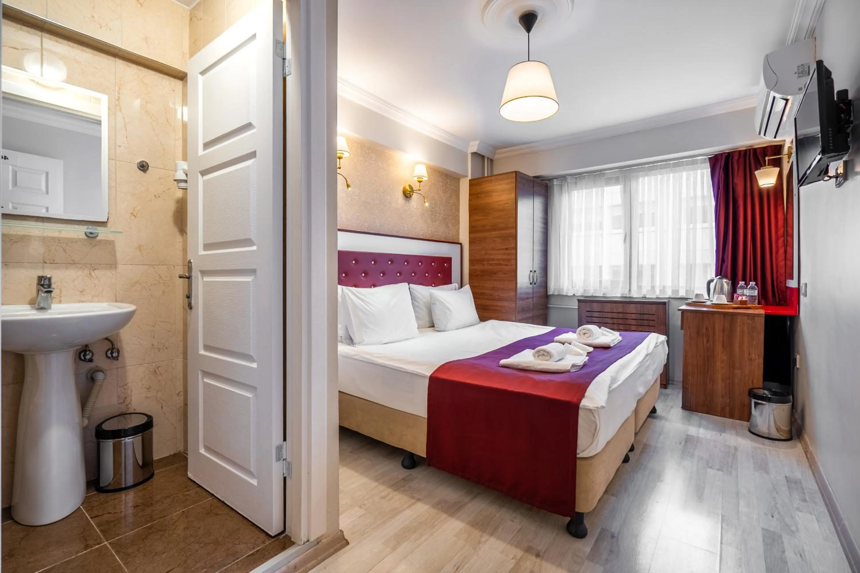 Bedroom, Bed in Cihangir Palace Hotel