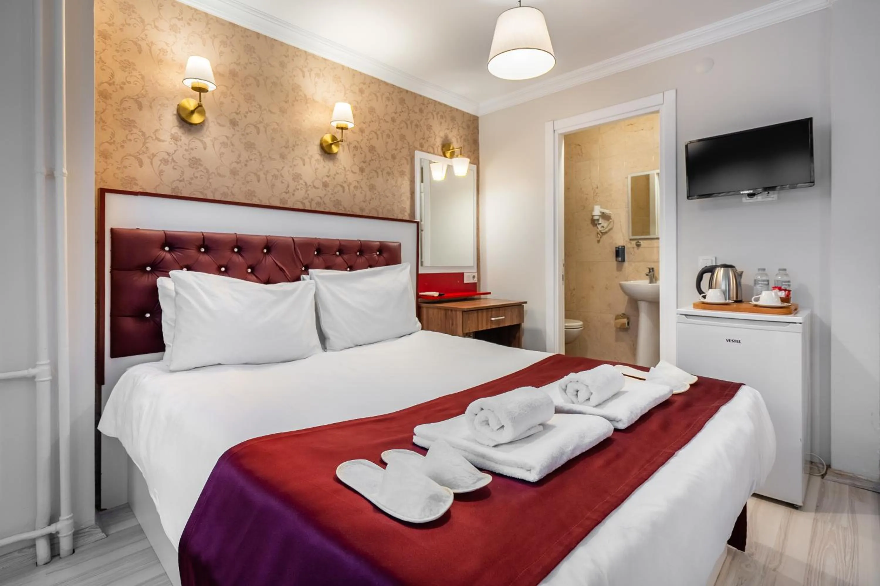 Bed in Cihangir Palace Hotel