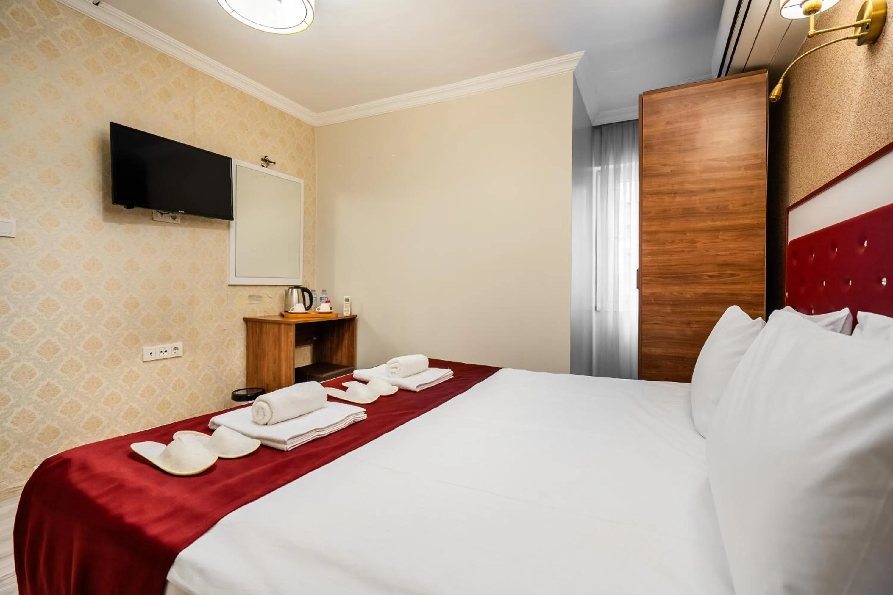 Bedroom, Bed in Cihangir Palace Hotel