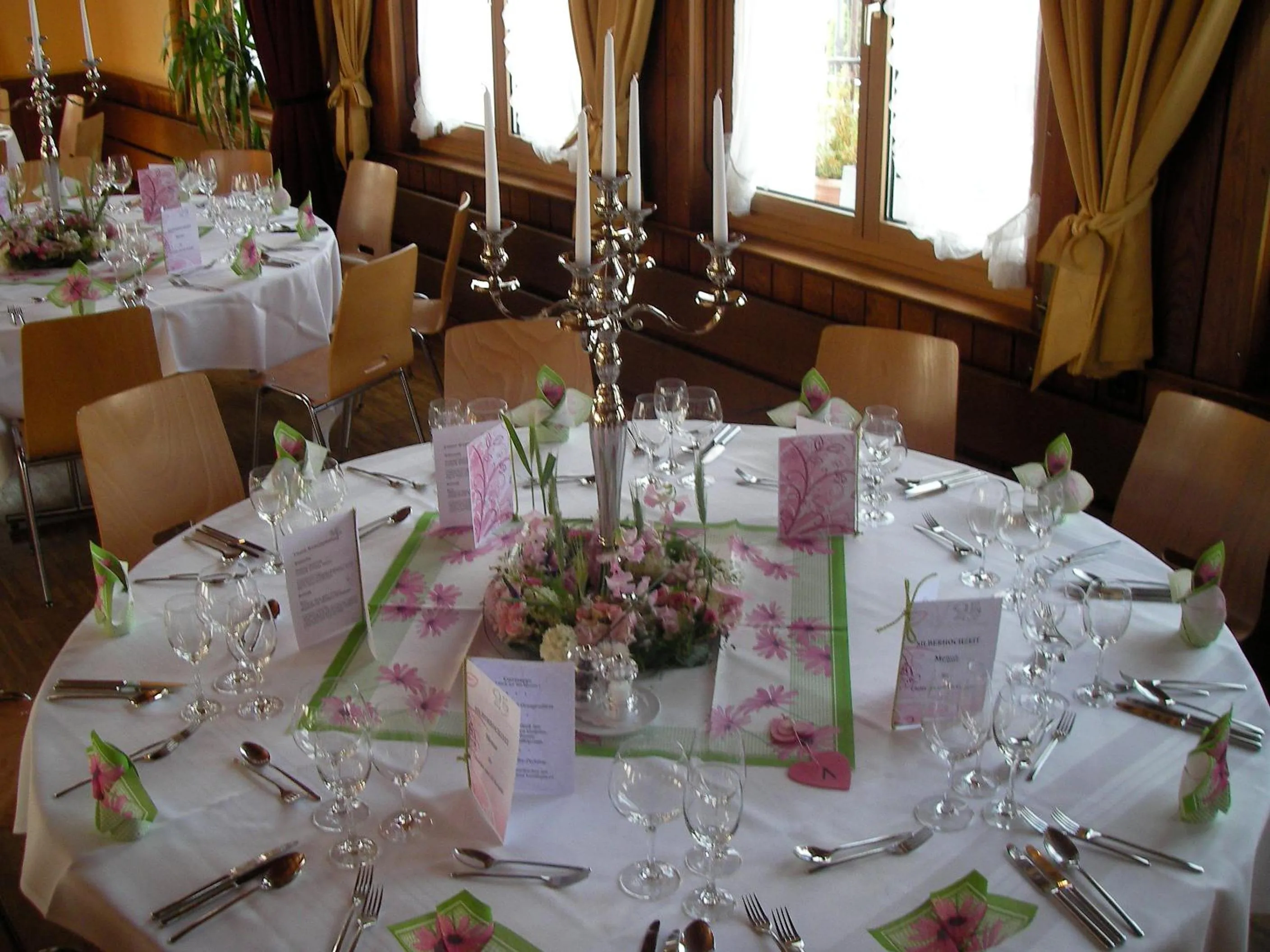 Restaurant/Places to Eat in Hotel Restaurant Sternen