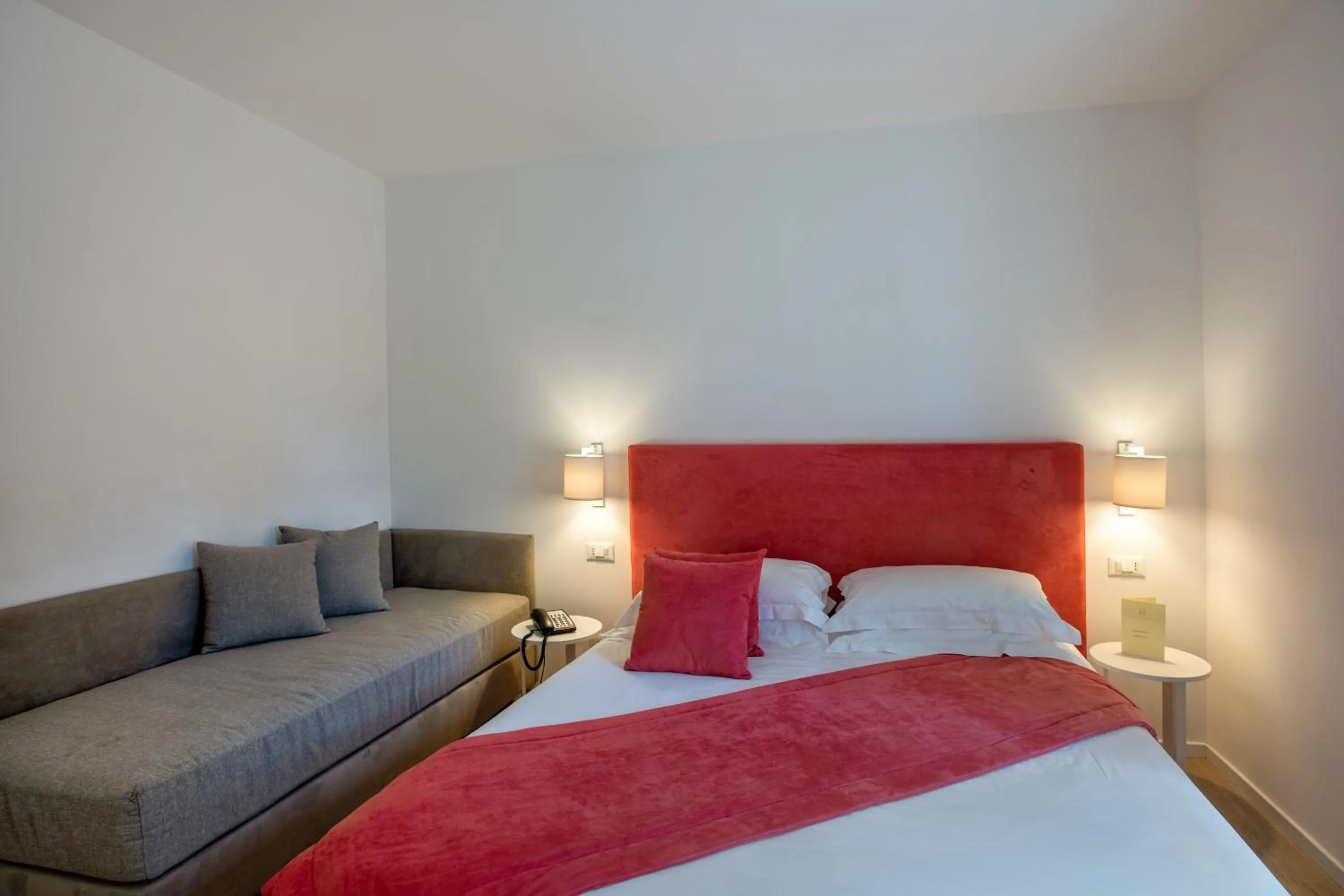 Photo of the whole room, Bed in Hotel Isabella Sorrento