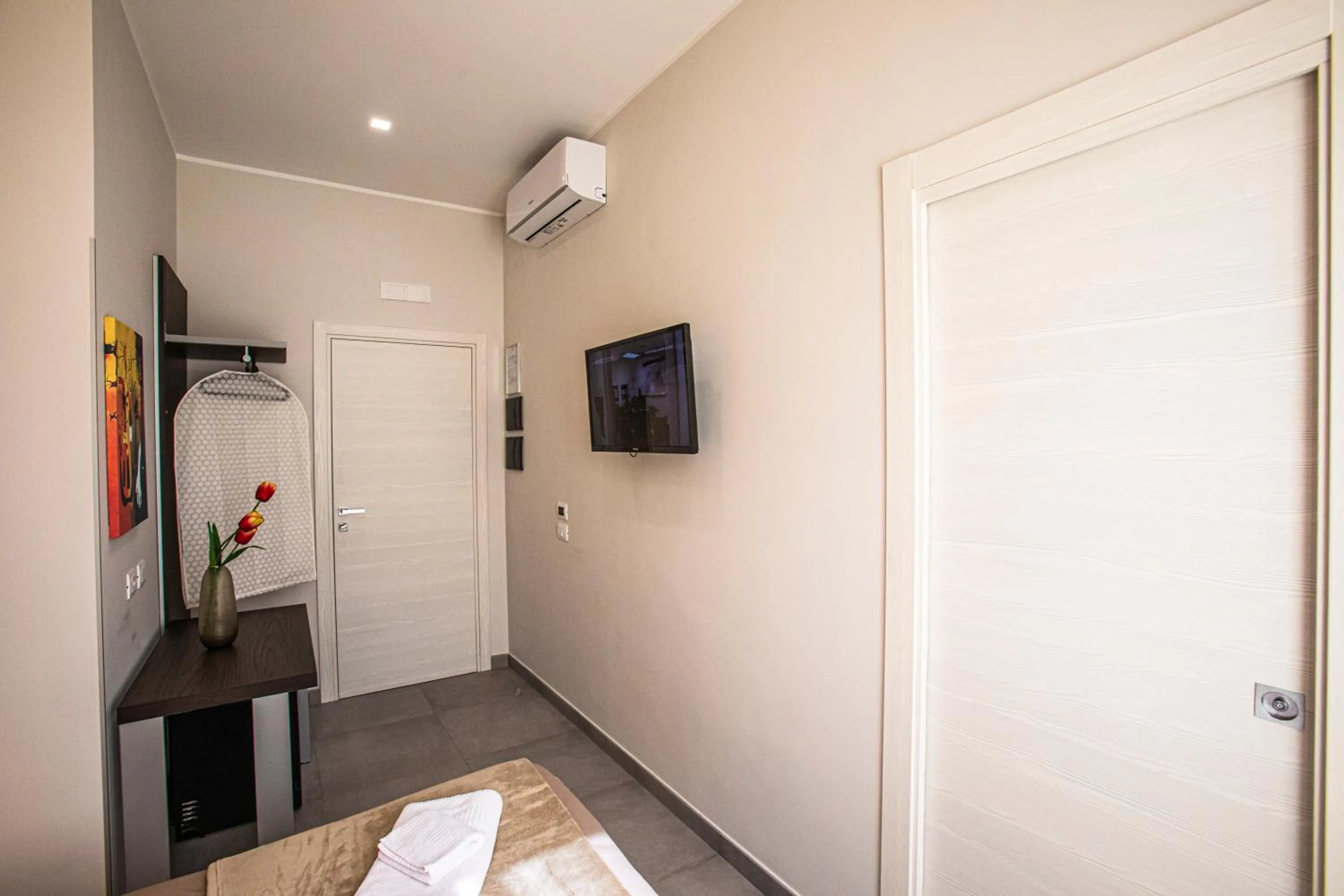 Photo of the whole room in Garibaldi 136