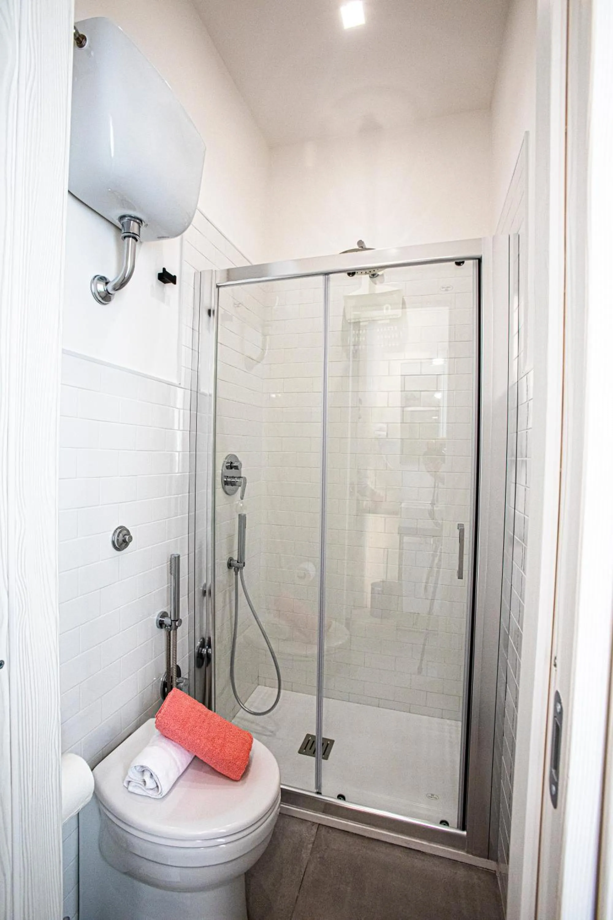 Shower in Garibaldi 136