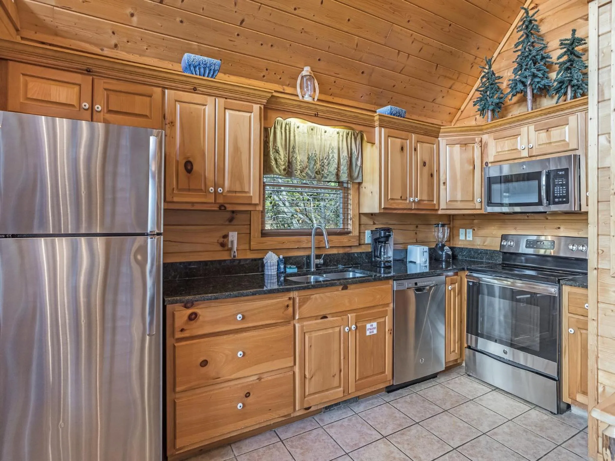 Kitchen or kitchenette in Saddle Ridge