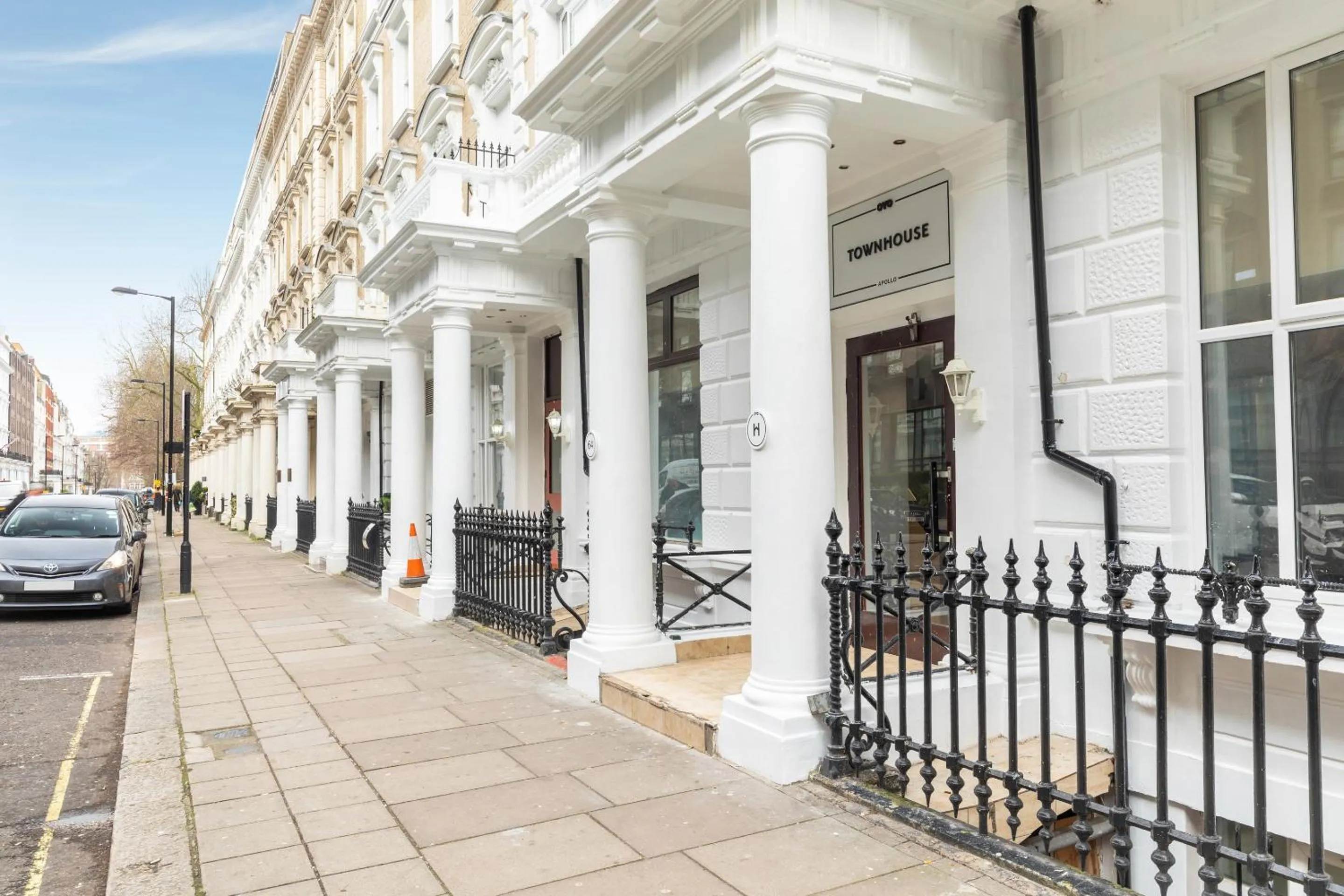 Facade/entrance in Townhouse Apollo, Hyde Park