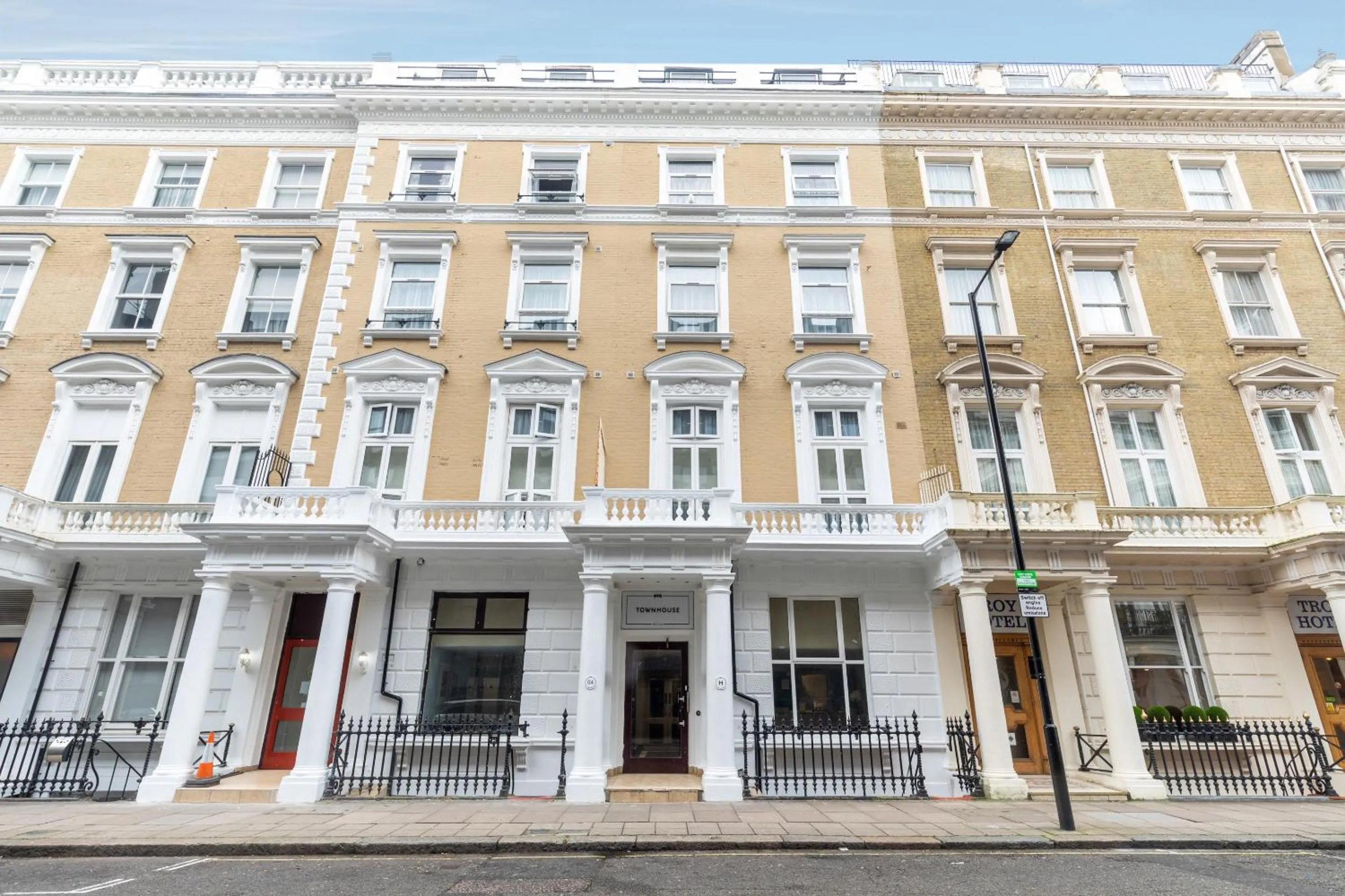 Facade/entrance in Townhouse Apollo, Hyde Park