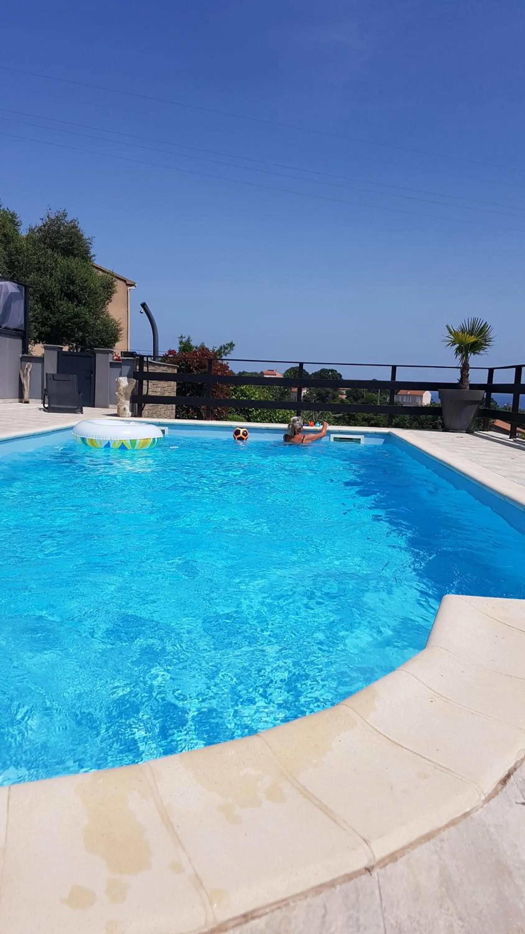 Swimming pool in Au bien être