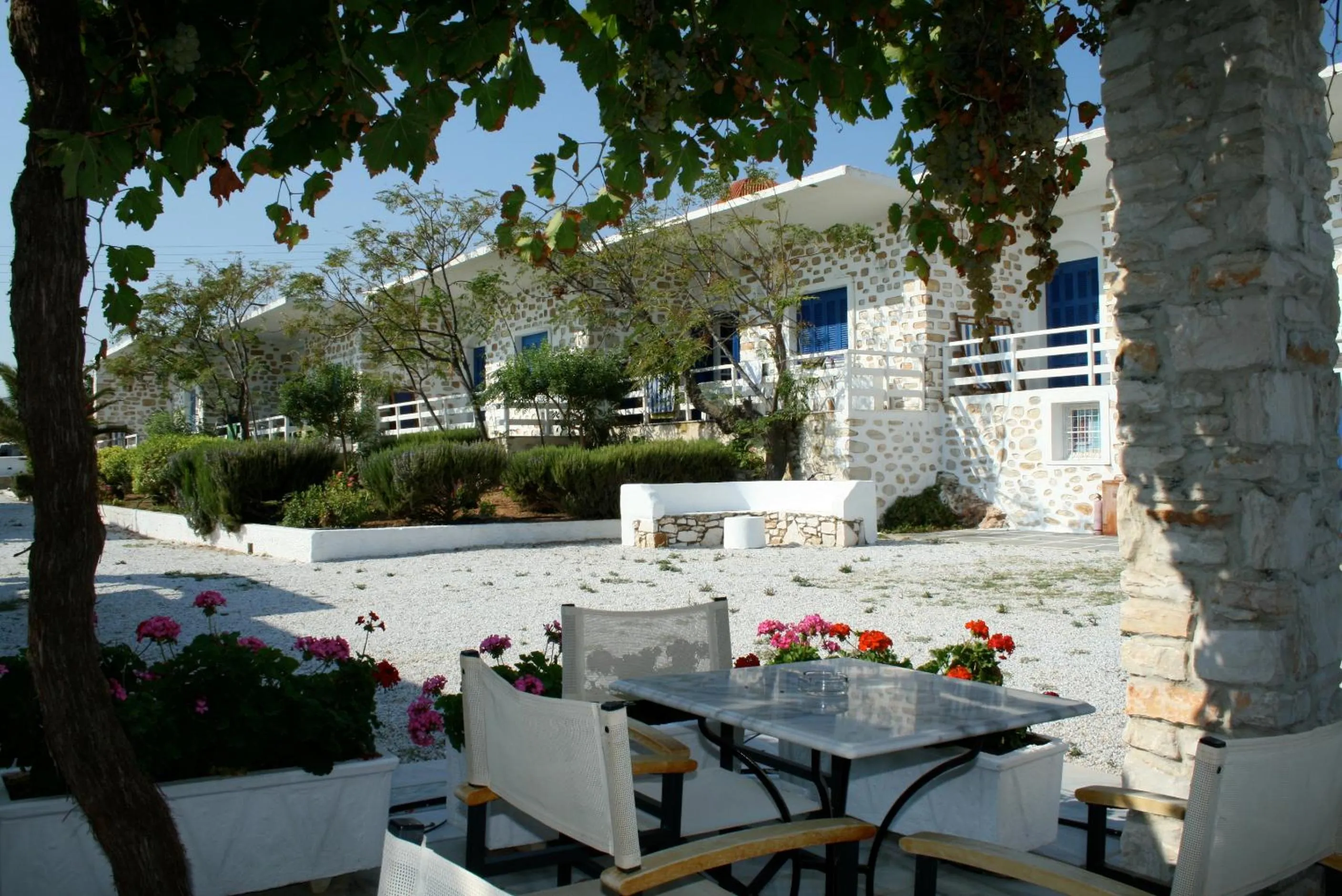 Restaurant/places to eat in Bungalows Marina