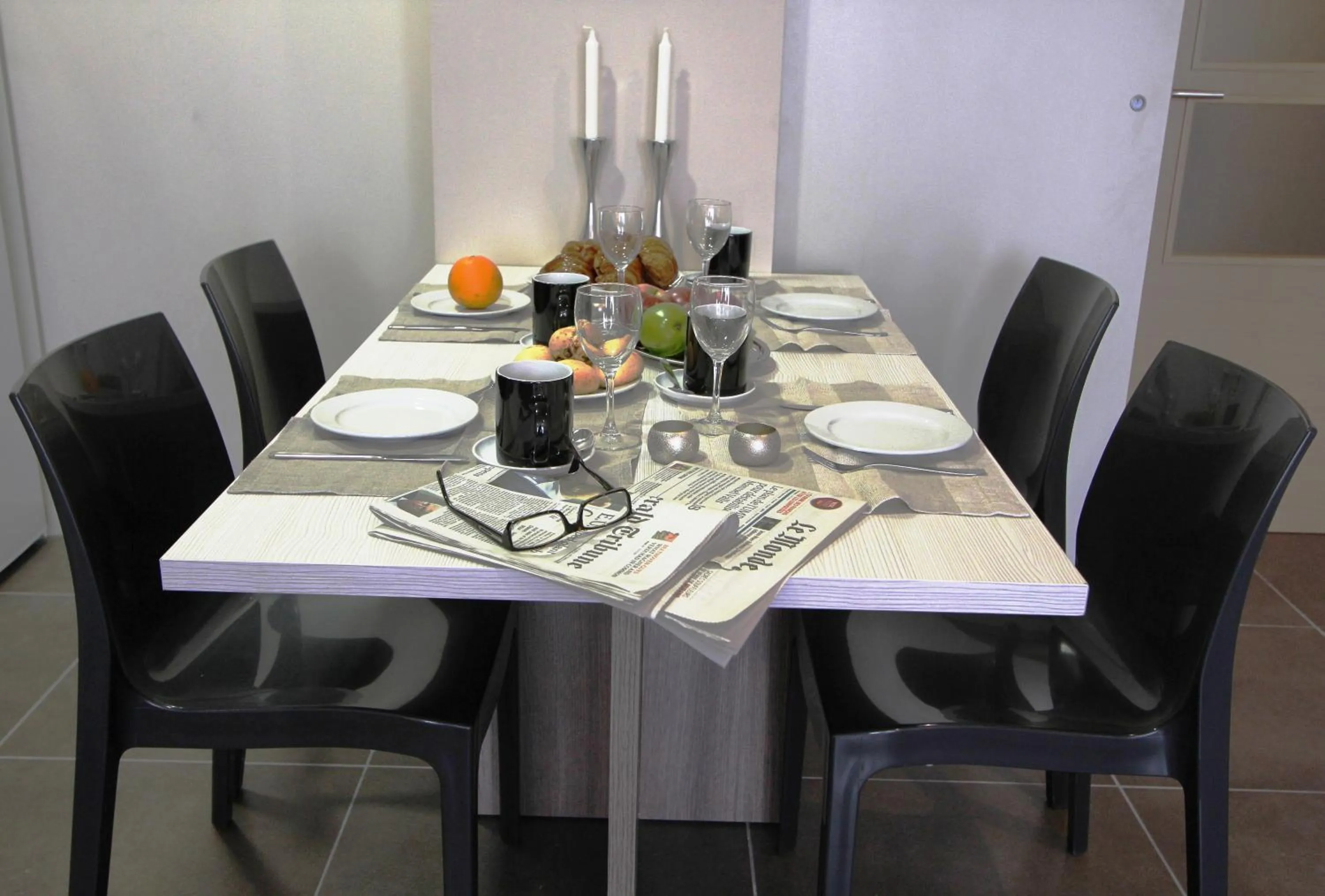 Dining area in Pierre & Vacances Barcelona Sants