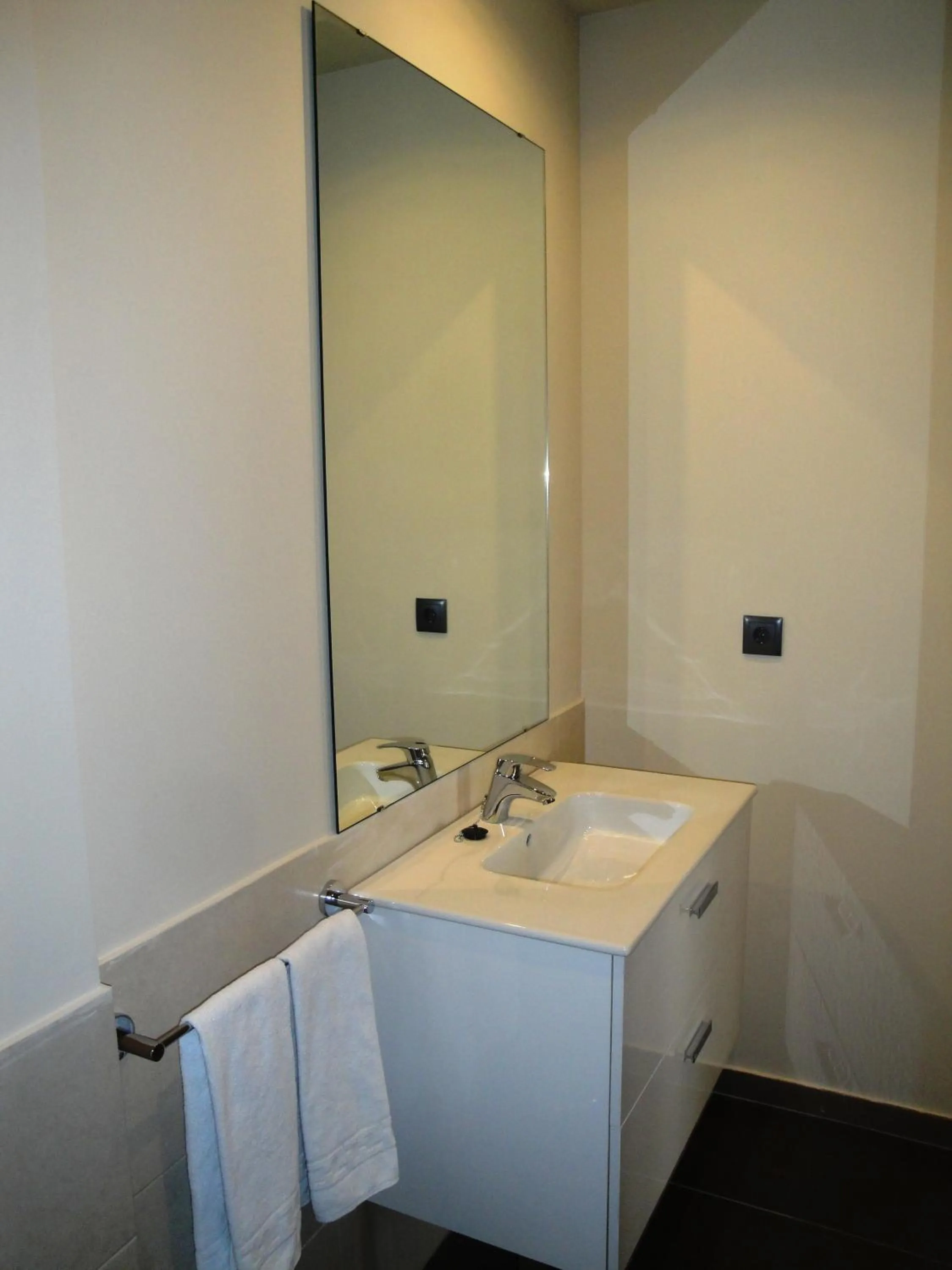 Bathroom in Pierre & Vacances Barcelona Sants