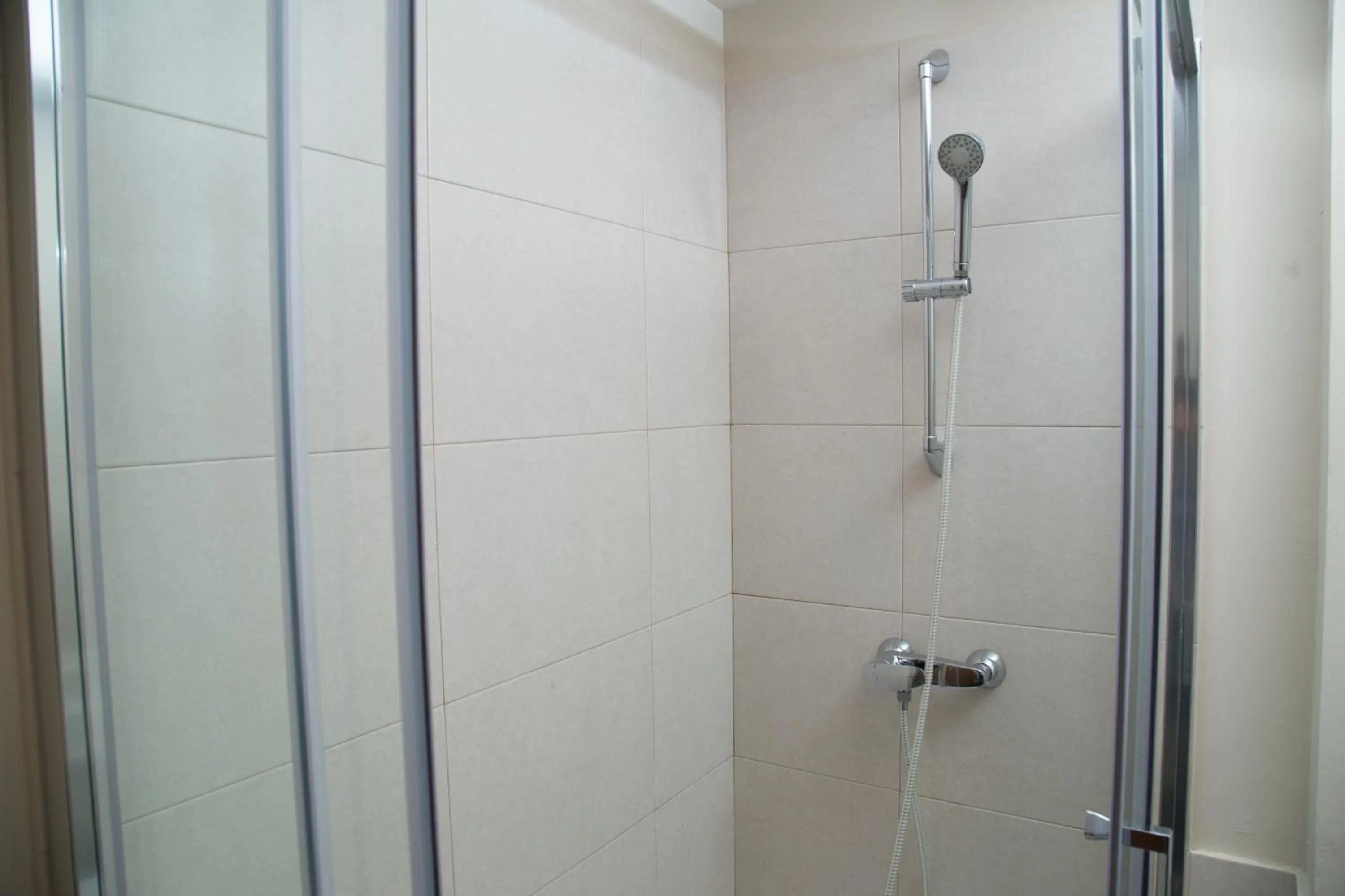 Shower in Pierre & Vacances Barcelona Sants