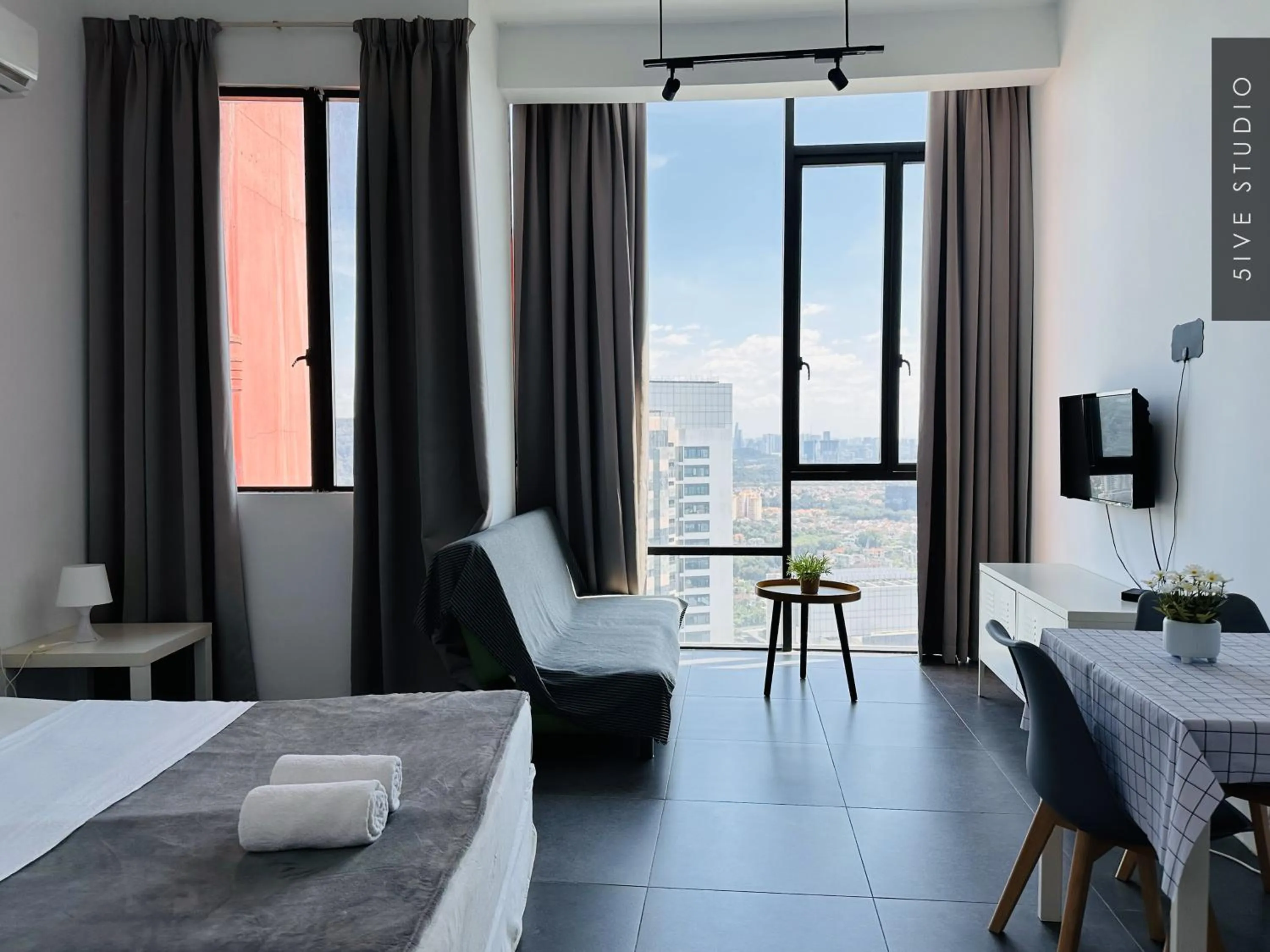 Property building, Bed in Five Studio - Empire Damansara