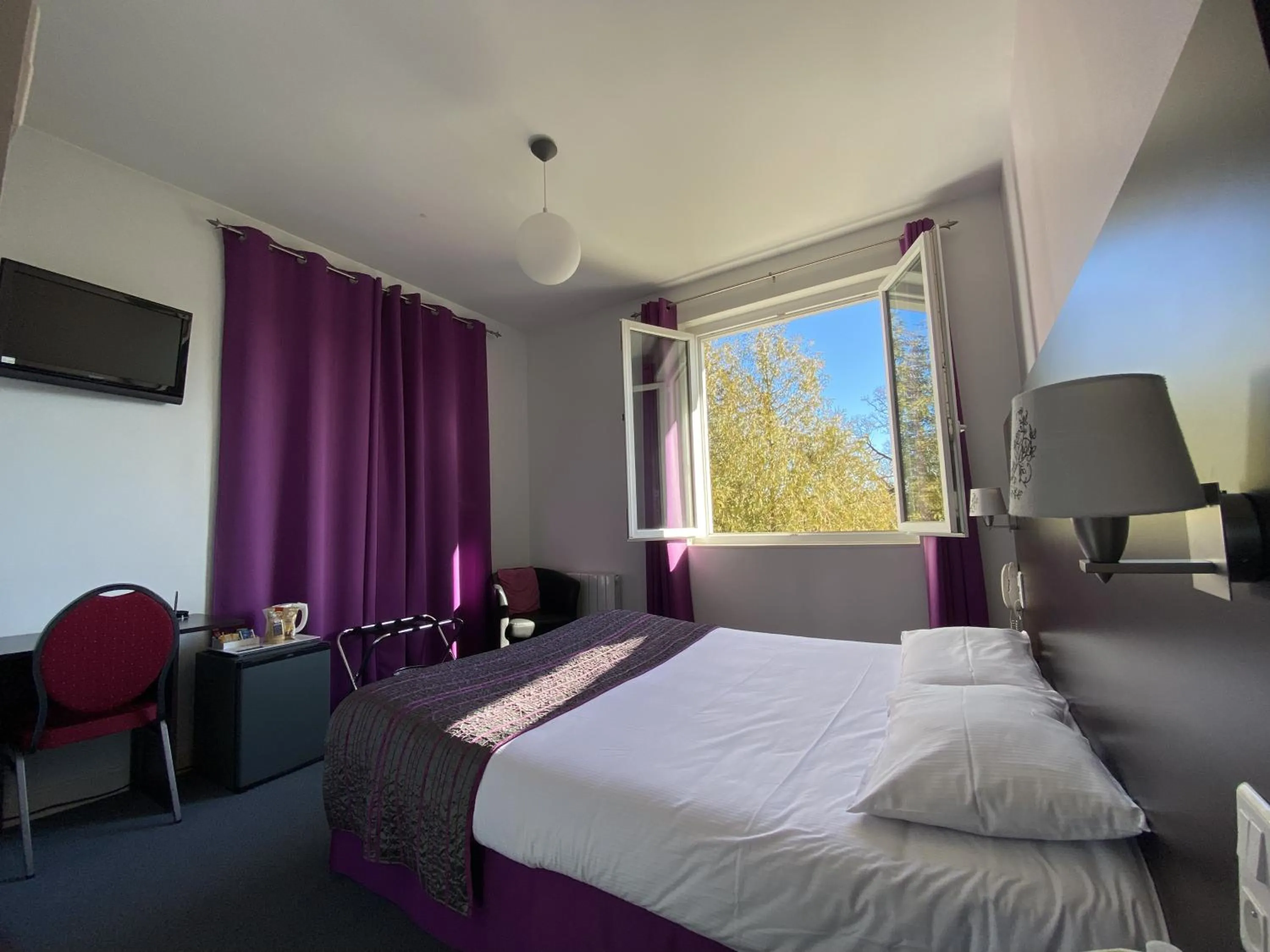 Photo of the whole room, Bed in Logis hôtel Aux Berges de l'Aveyron