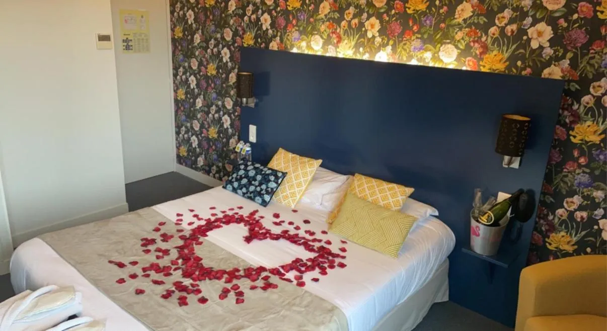 Bedroom, Bed in Logis hôtel Aux Berges de l'Aveyron