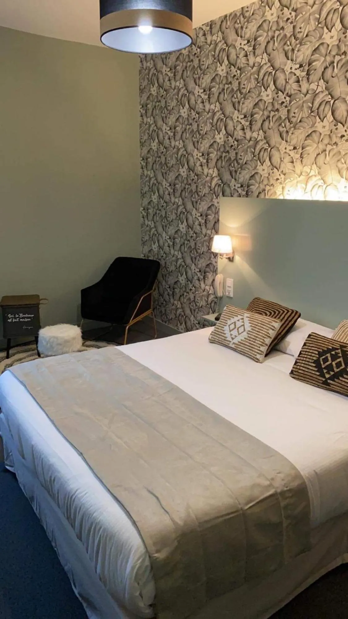 Bed in Logis hôtel Aux Berges de l'Aveyron