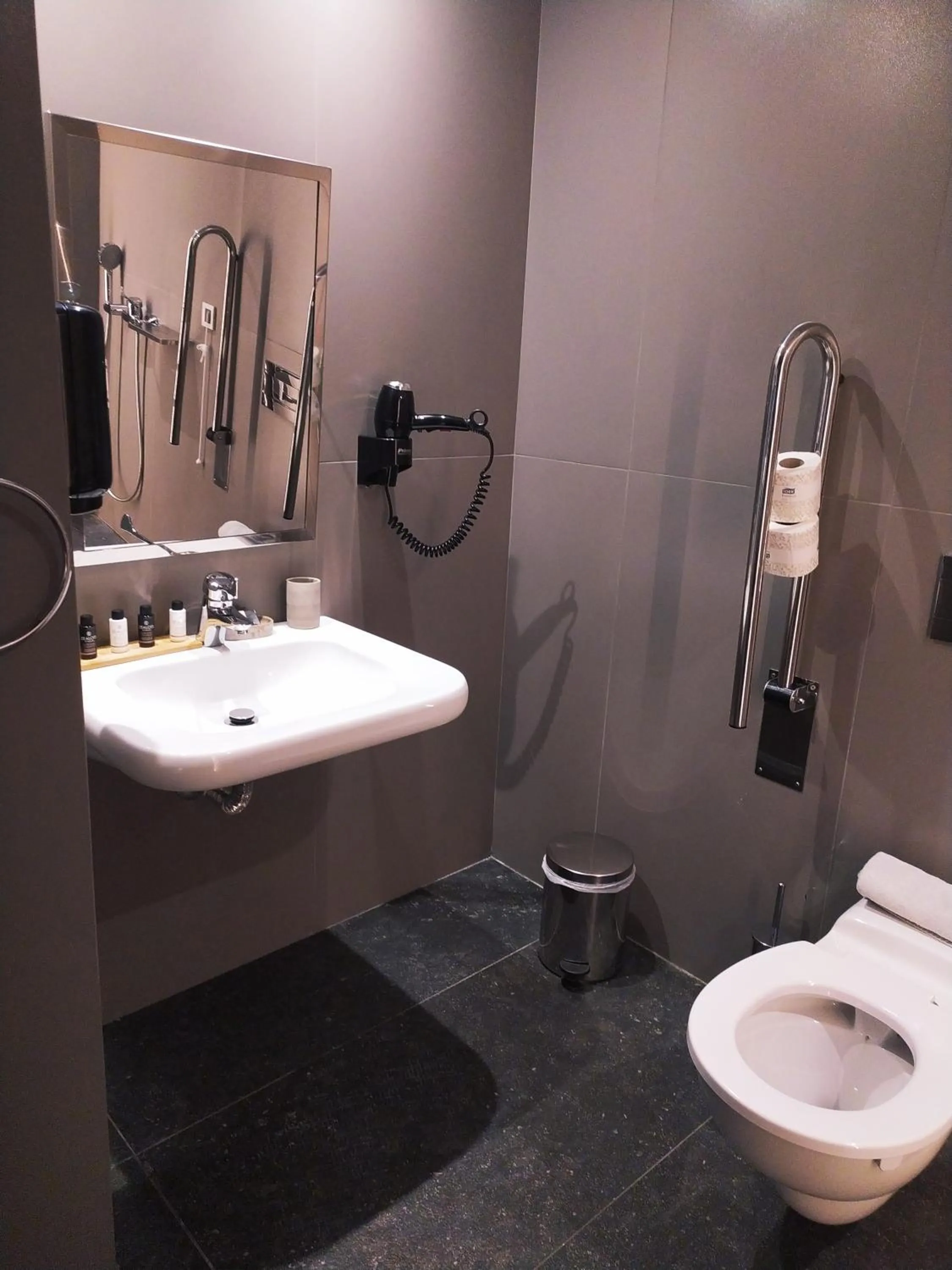 Toilet in LAS HOTEL & SPA