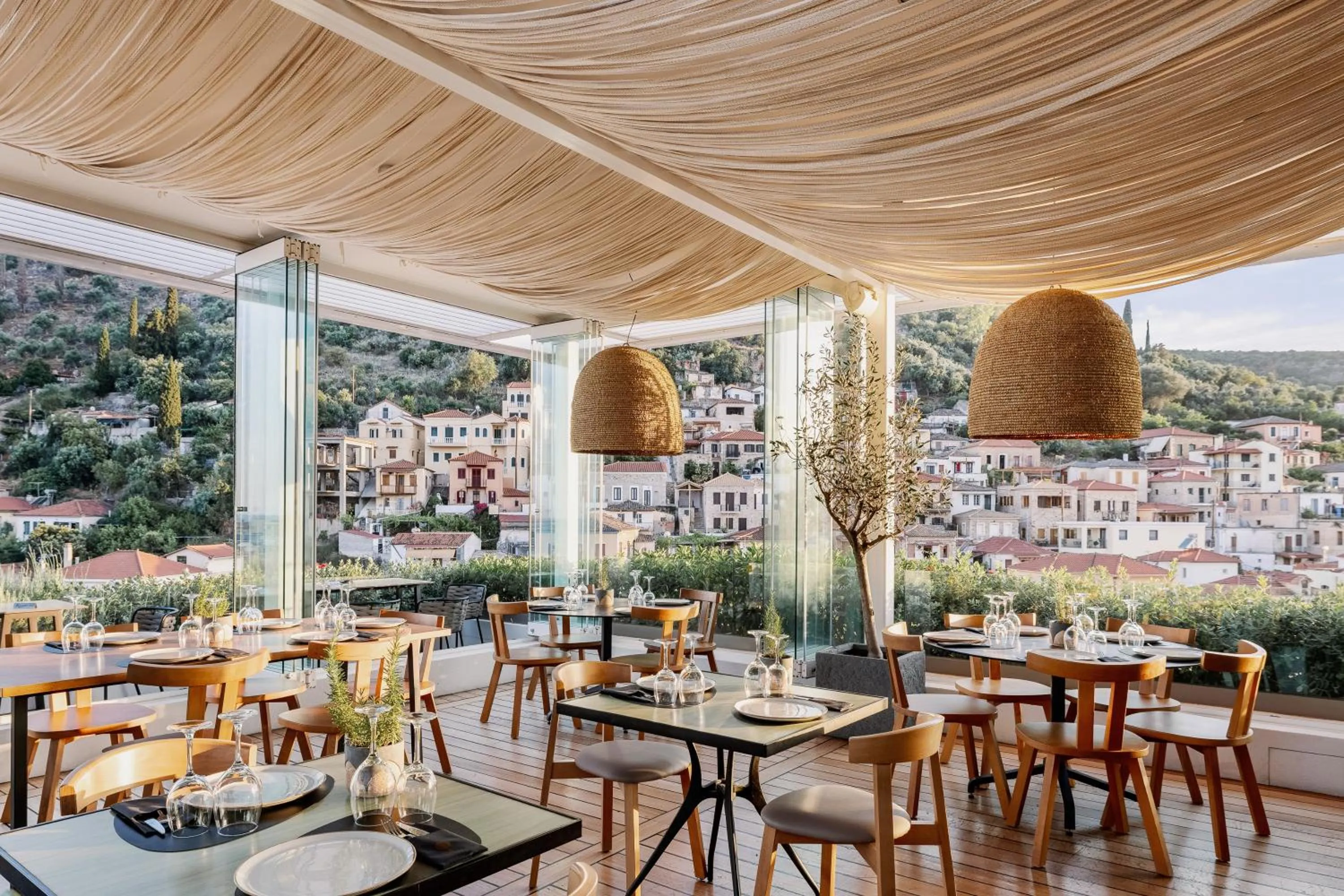 Restaurant/places to eat in LAS HOTEL & SPA