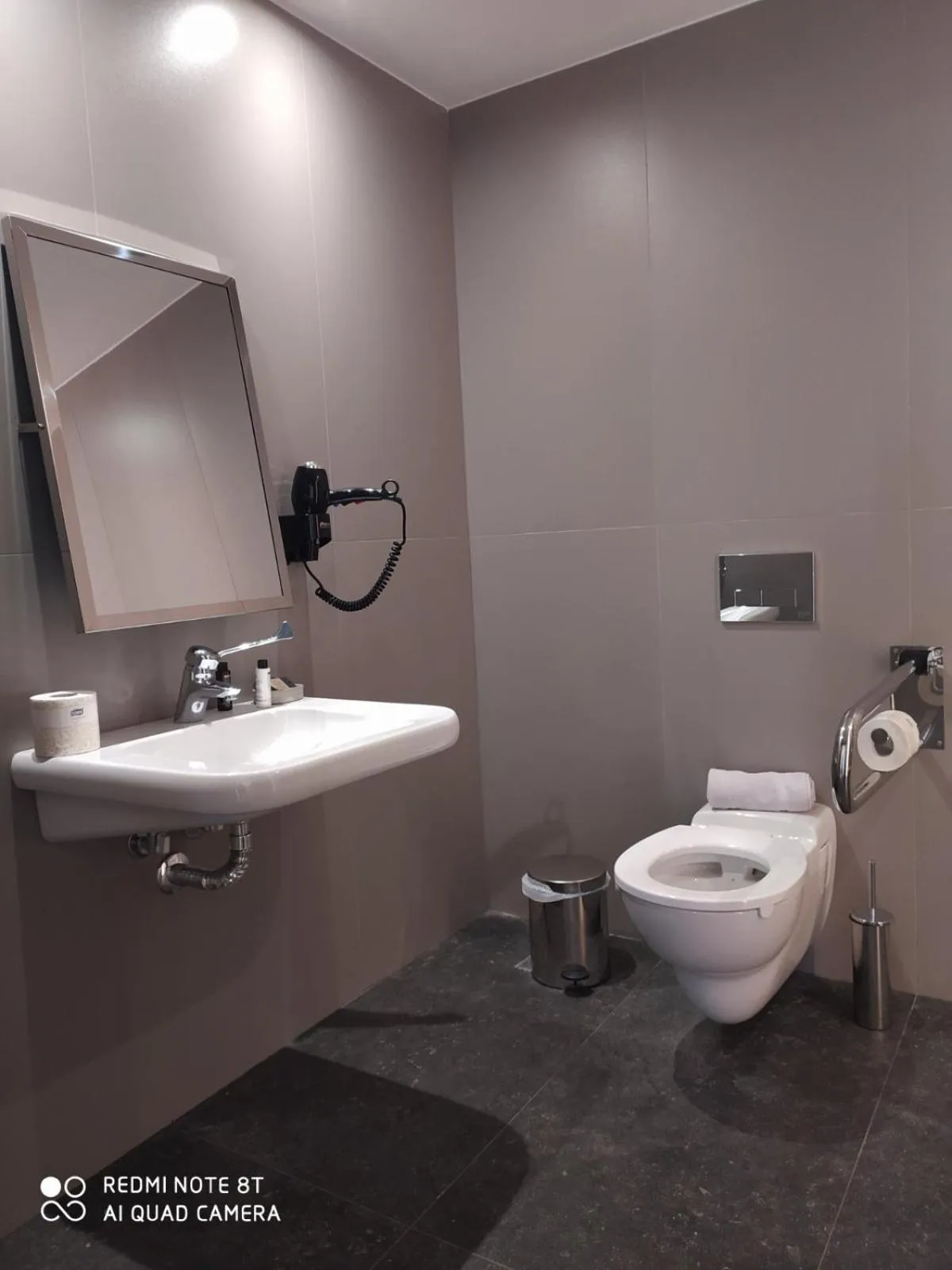 Toilet in LAS HOTEL & SPA