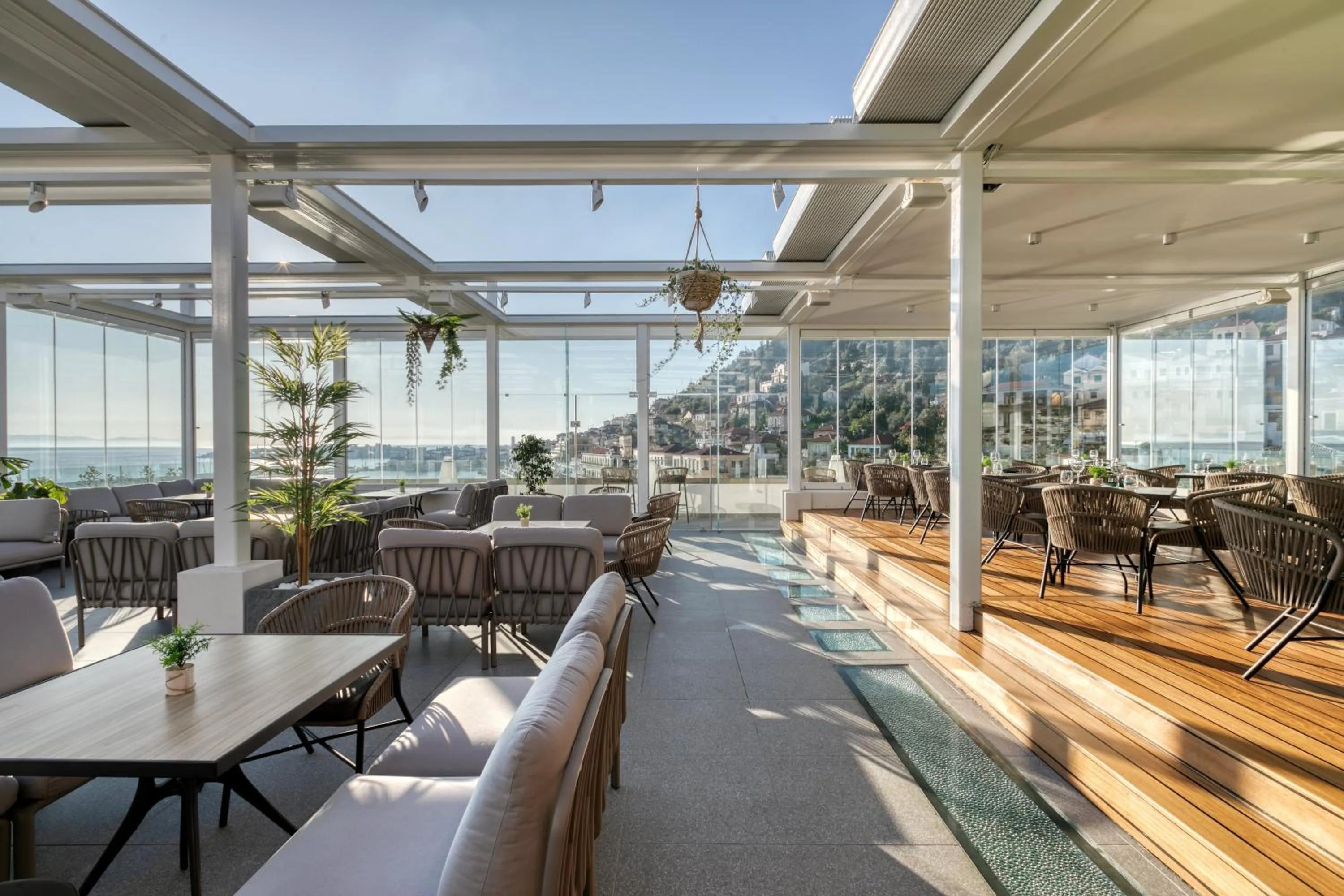 Restaurant/places to eat in LAS HOTEL & SPA