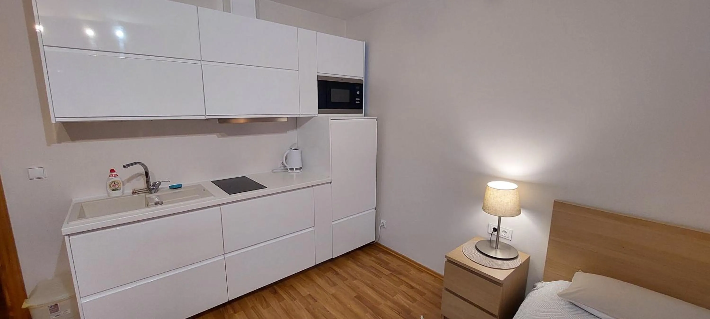 Apartamentai šalia baseino