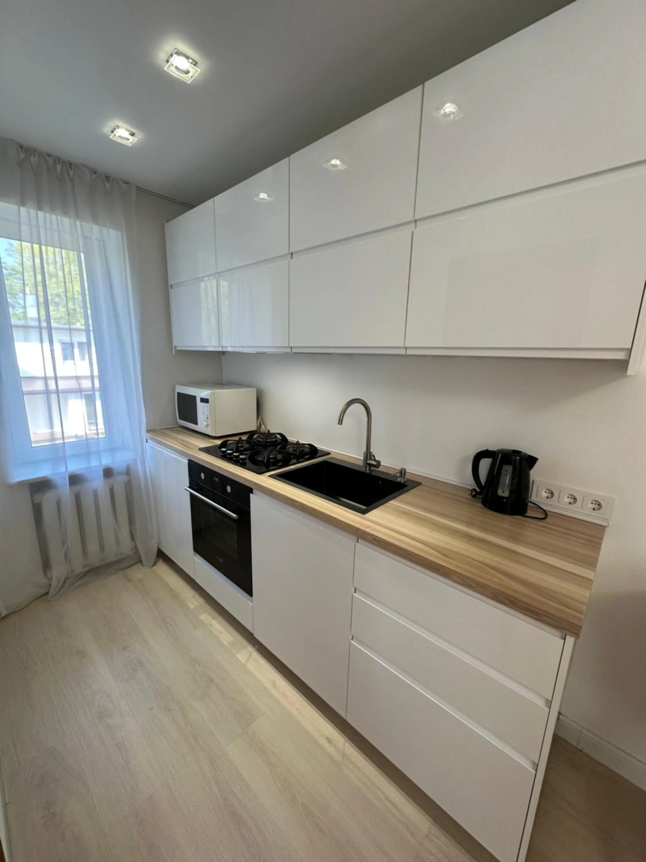 Apartamentai šalia baseino
