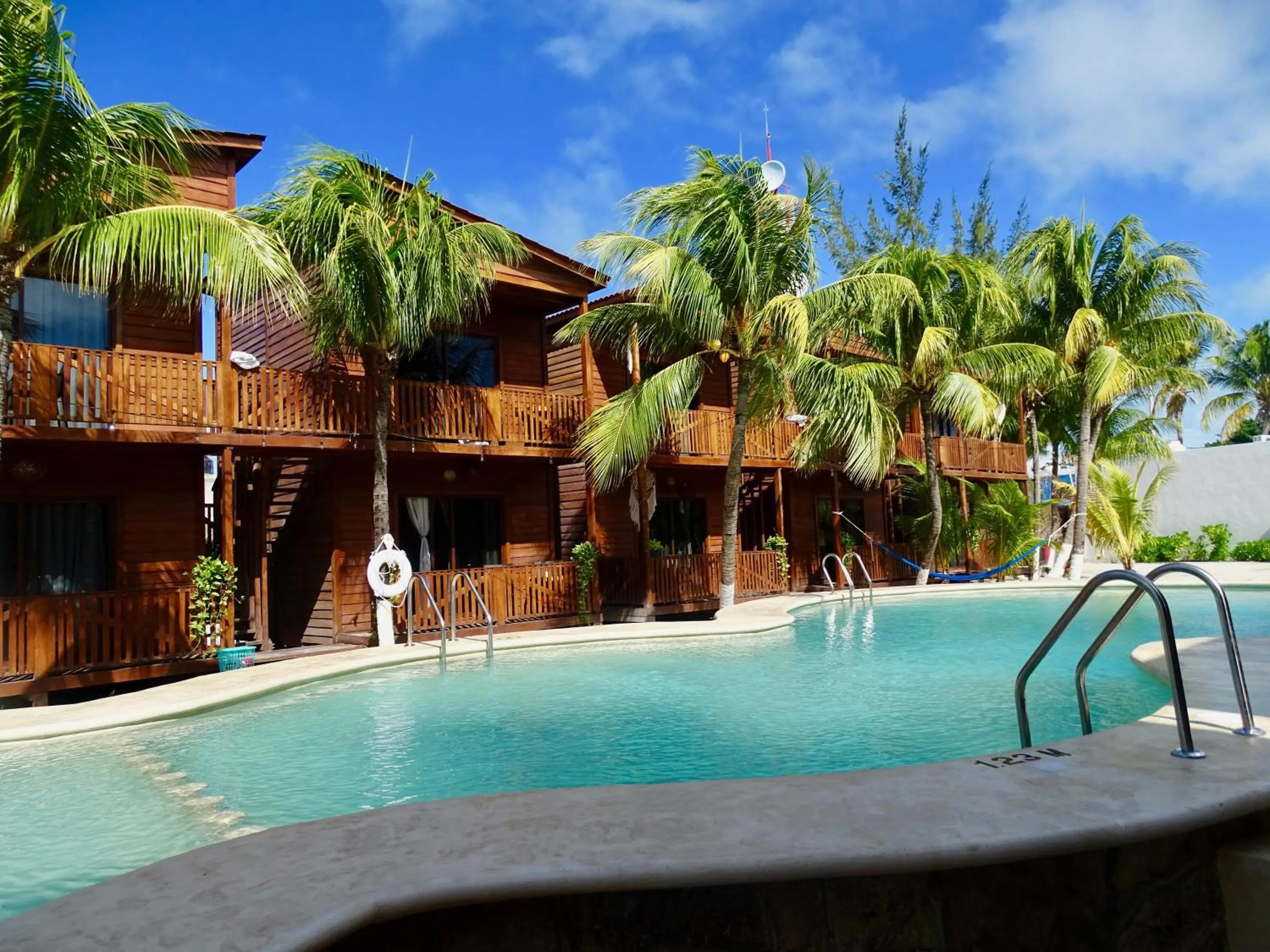 Swimming pool in Coconut by ÓOL Hotels
